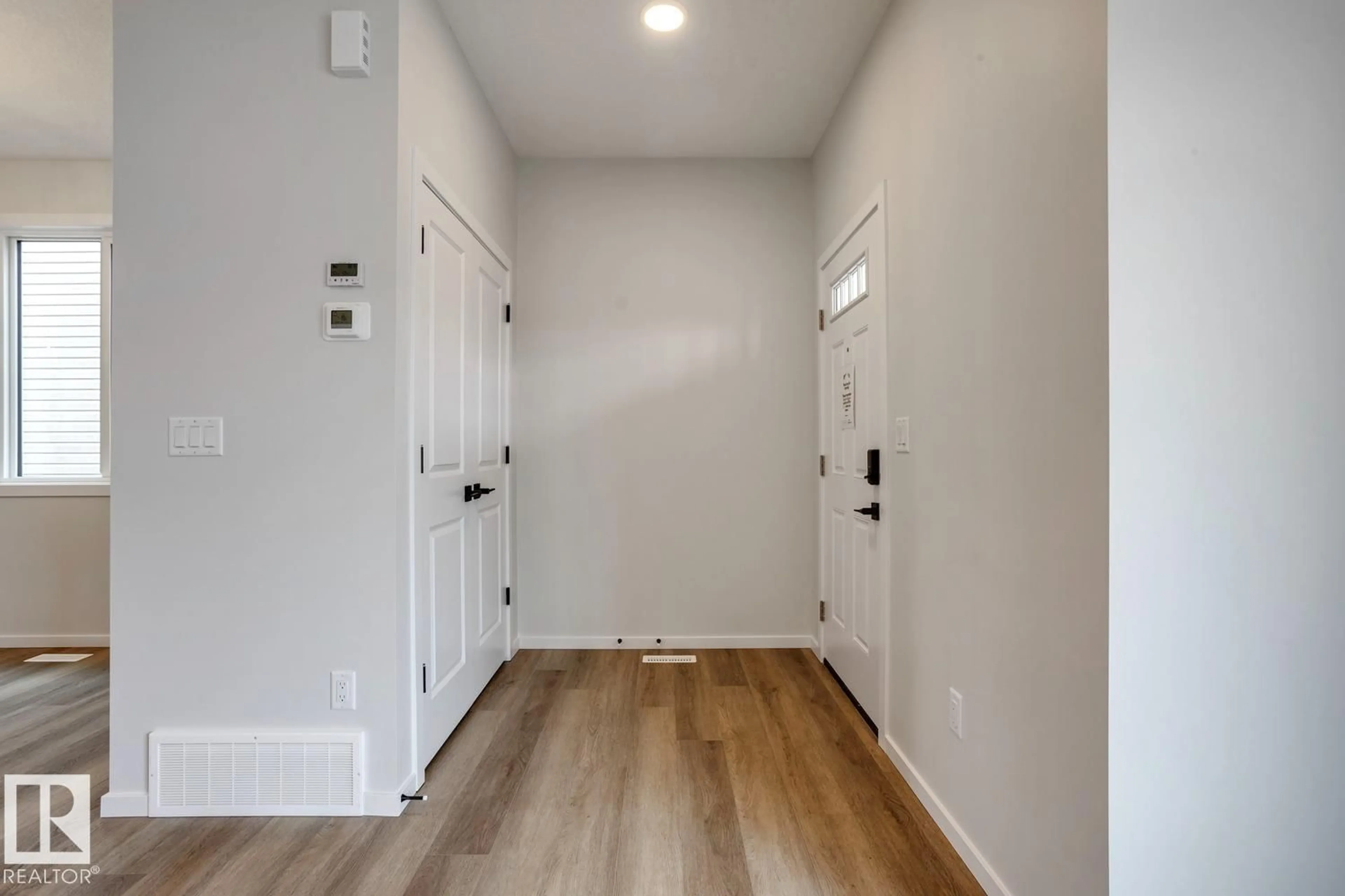 Indoor entryway for 10 HUNTER PL, Spruce Grove Alberta T7X3W3