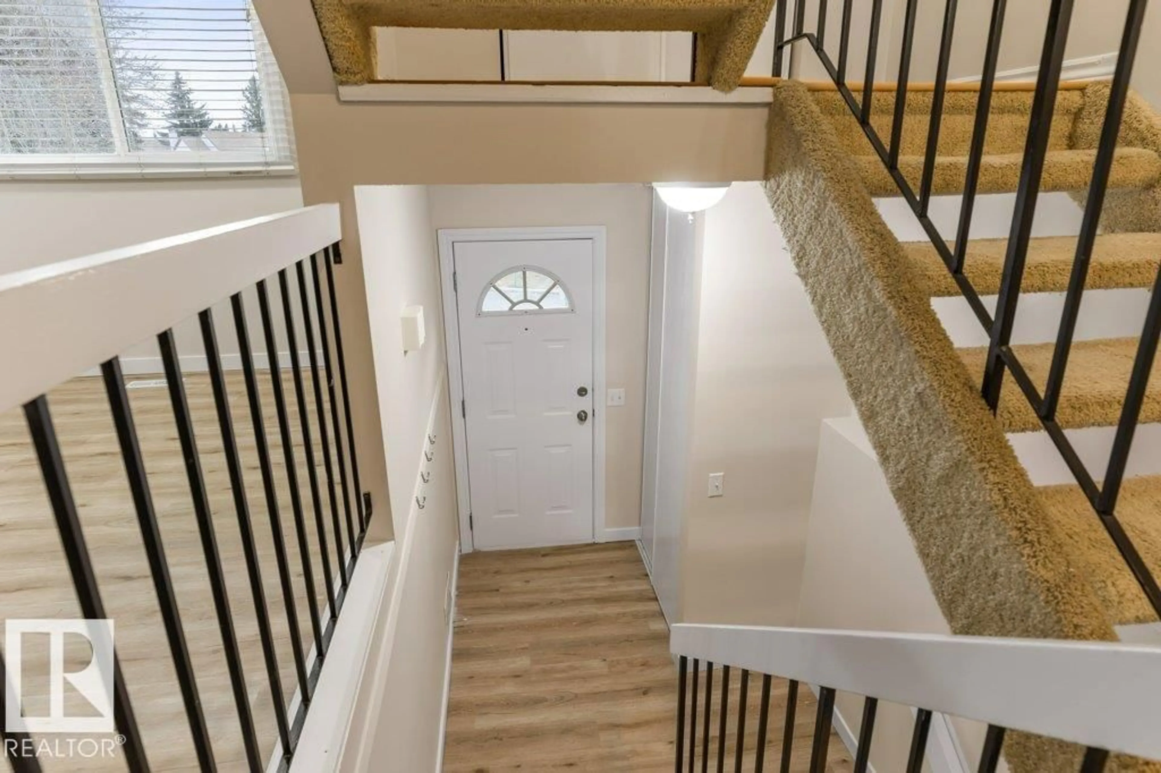 Stairs for 7 GRANDIN WOODS EST, St. Albert Alberta T8N2Y4