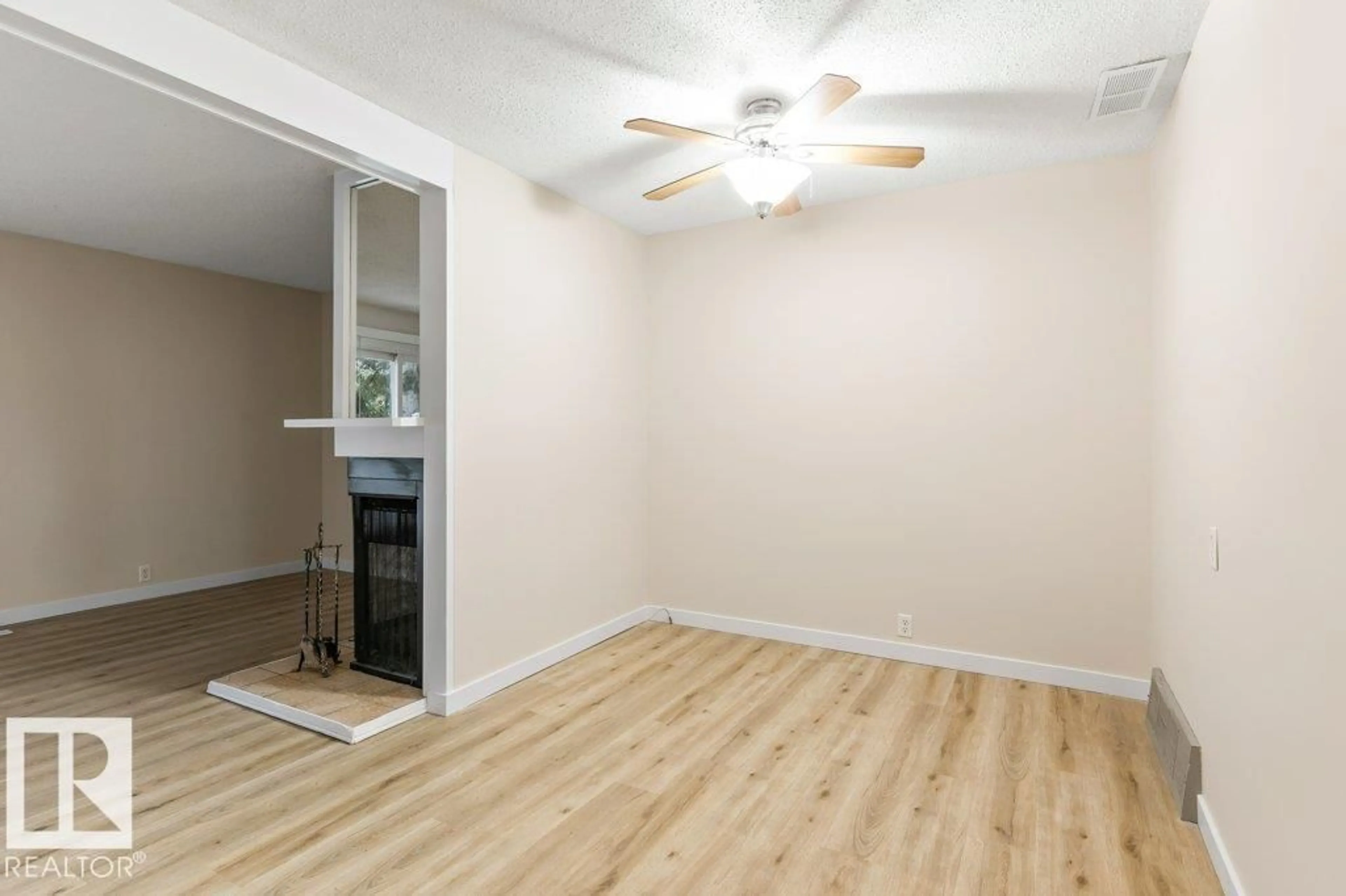 A pic of a room for 7 GRANDIN WOODS EST, St. Albert Alberta T8N2Y4