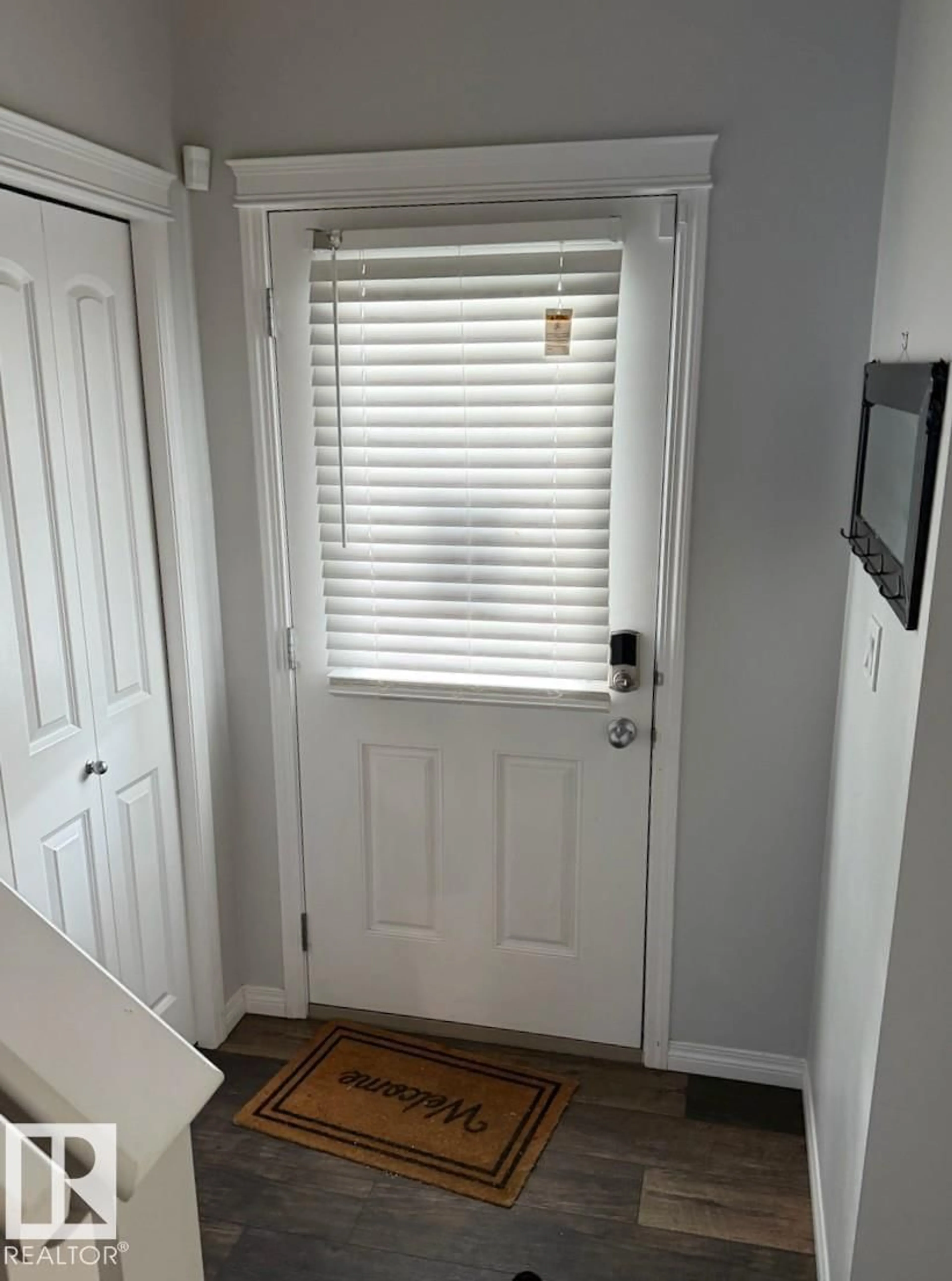 Indoor entryway for 17907 62 ST, Edmonton Alberta T5Y3Z4