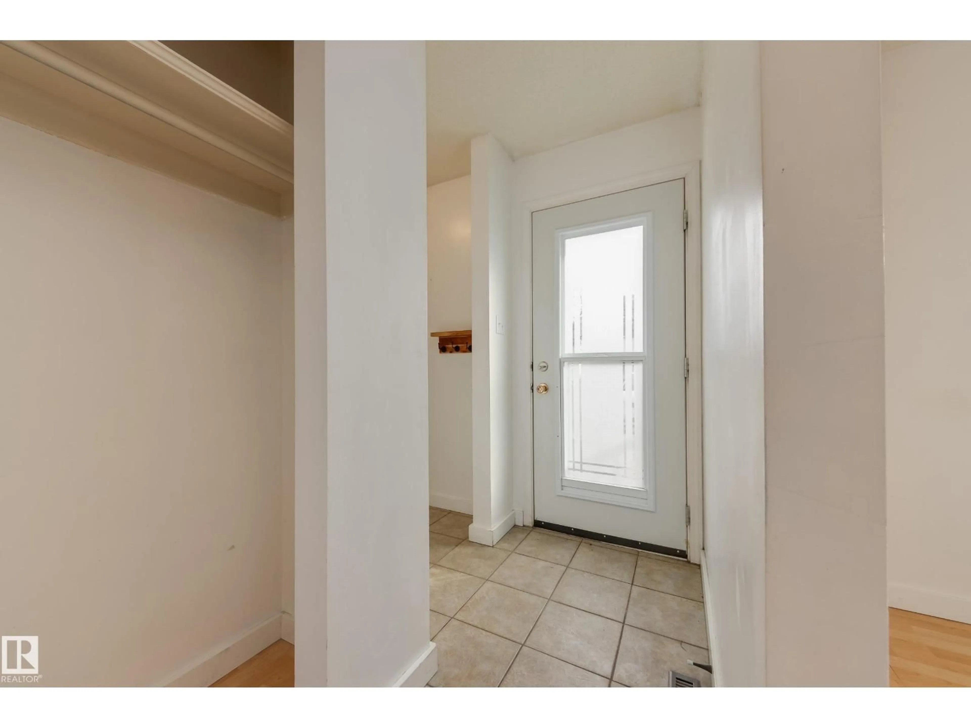 Indoor entryway for 161 ROYAL RD, Edmonton Alberta T5J2E7