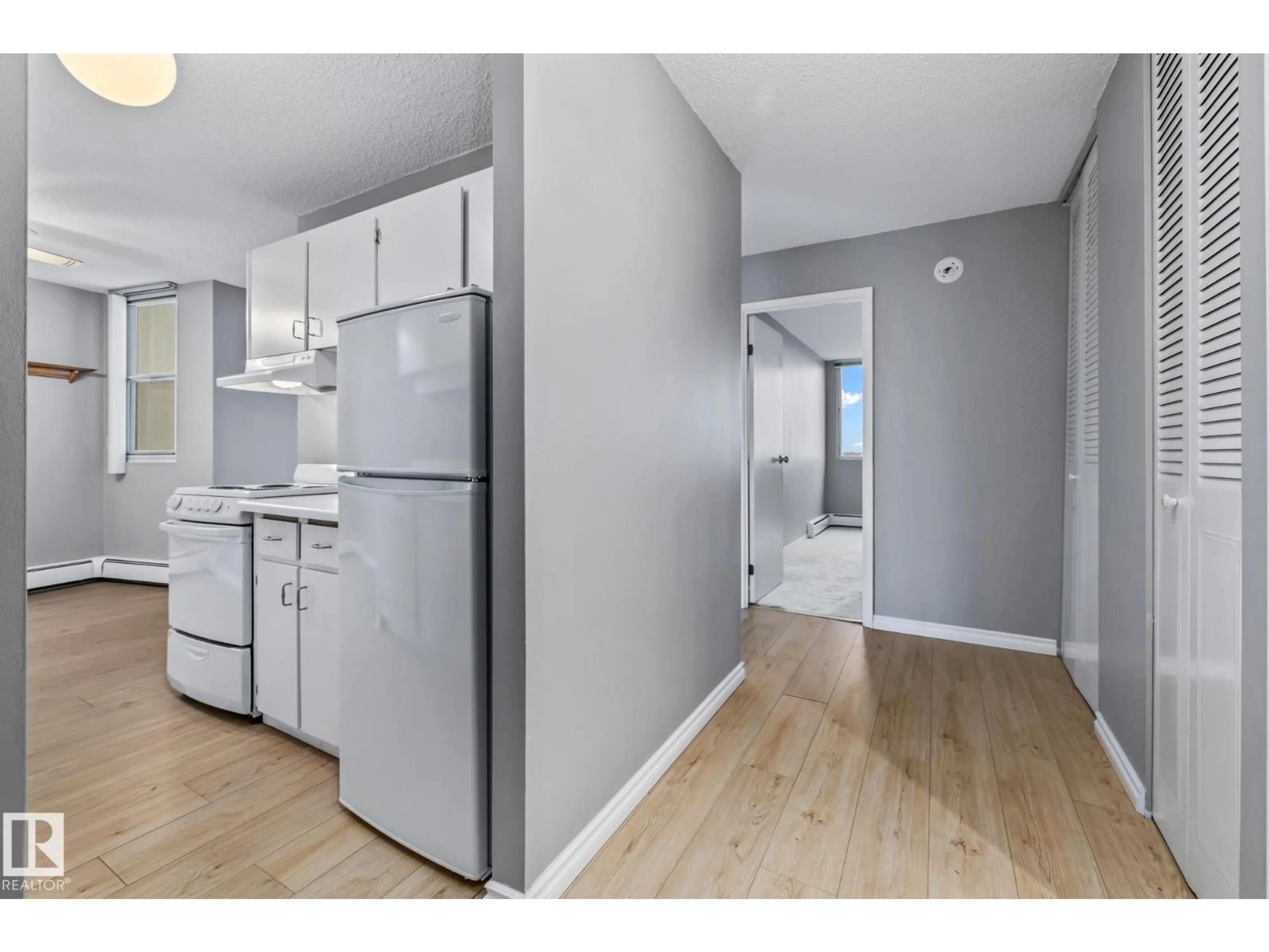 Standard kitchen, unknown for 12141 - 805 JASPER AV, Edmonton Alberta T5N3X8