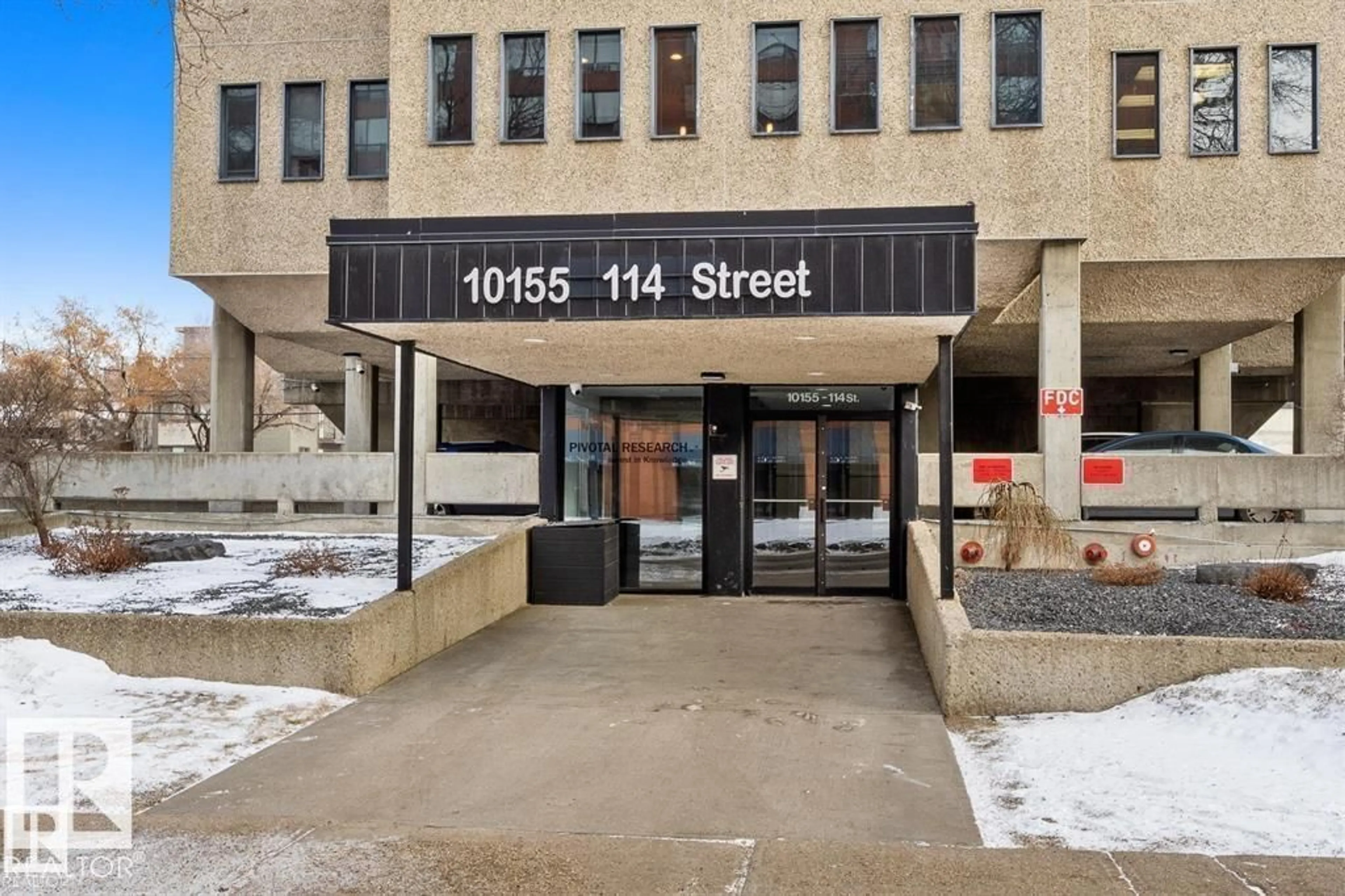 Indoor foyer for 701 - 10155 114 ST, Edmonton Alberta T5K1R8