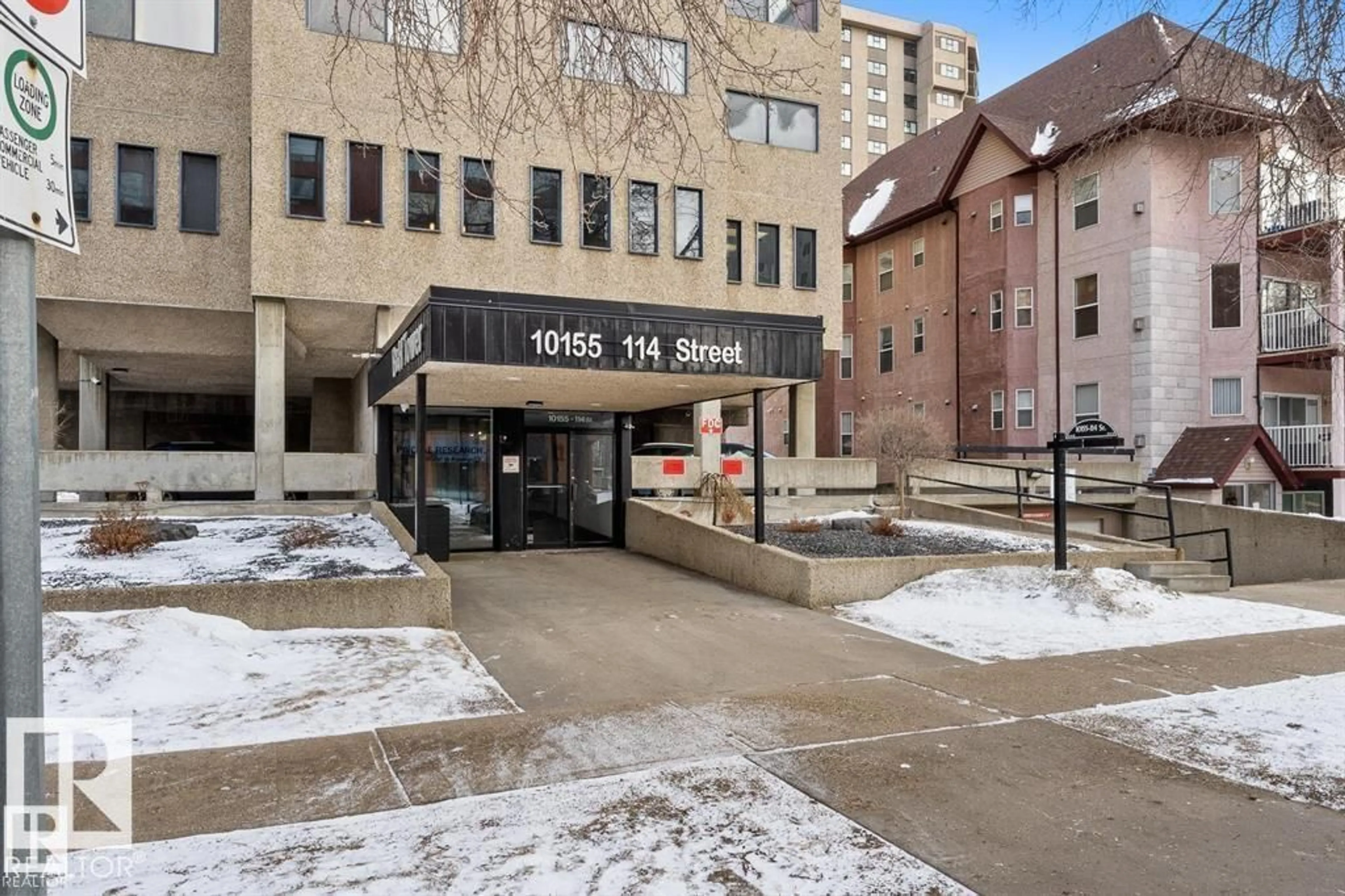 Indoor foyer for 701 - 10155 114 ST, Edmonton Alberta T5K1R8