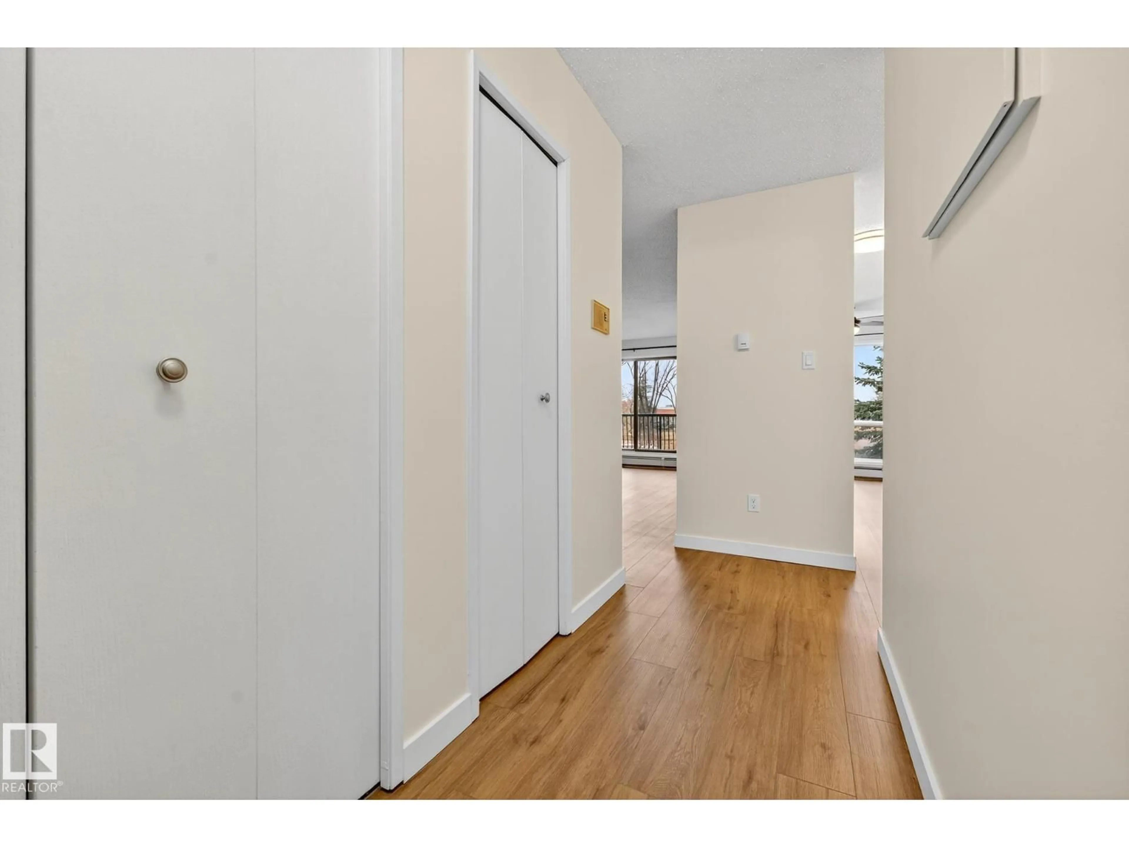 Indoor entryway for 204 - 10829 117 ST, Edmonton Alberta T5H3N4