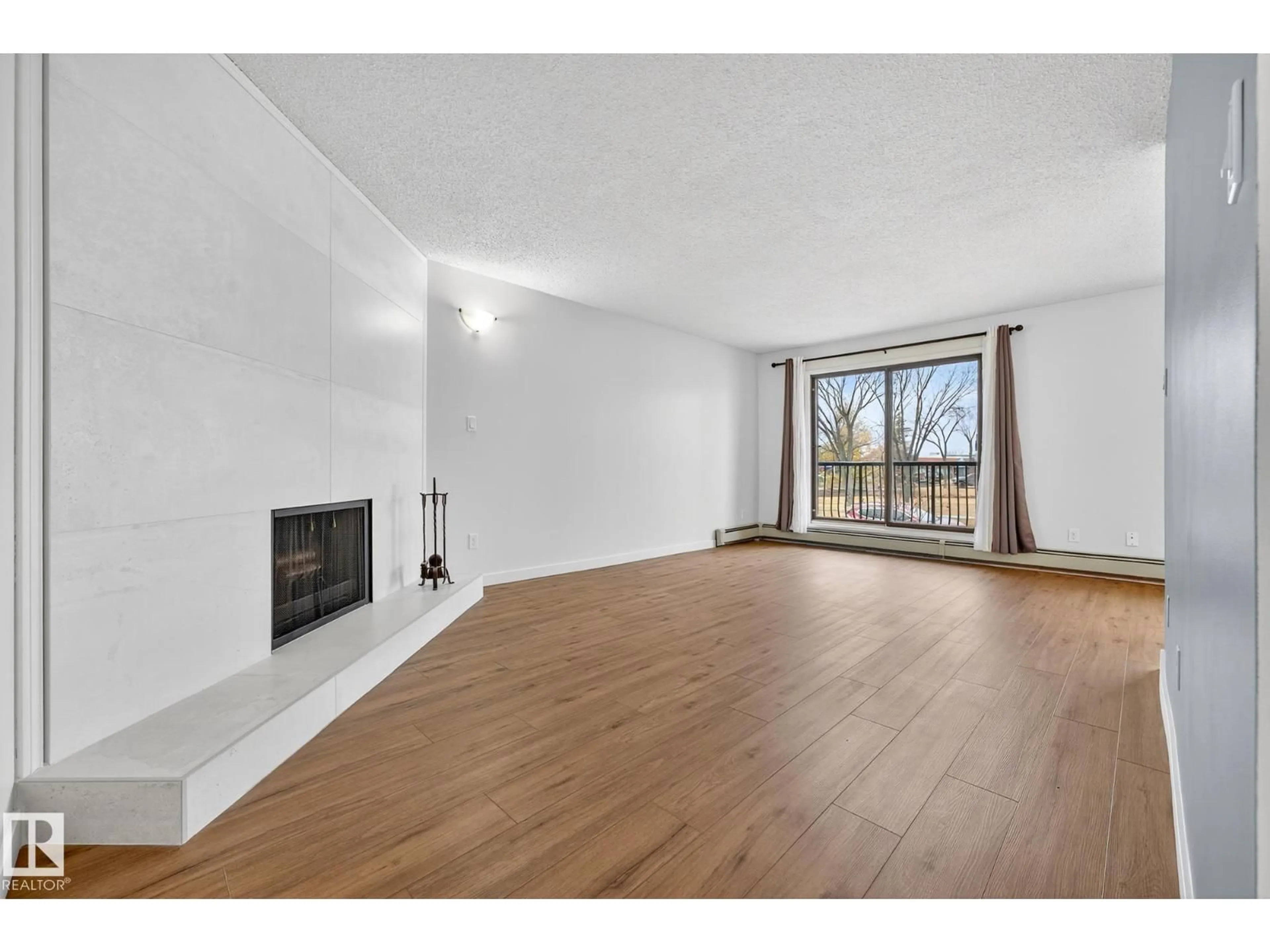 A pic of a room for 204 - 10829 117 ST, Edmonton Alberta T5H3N4