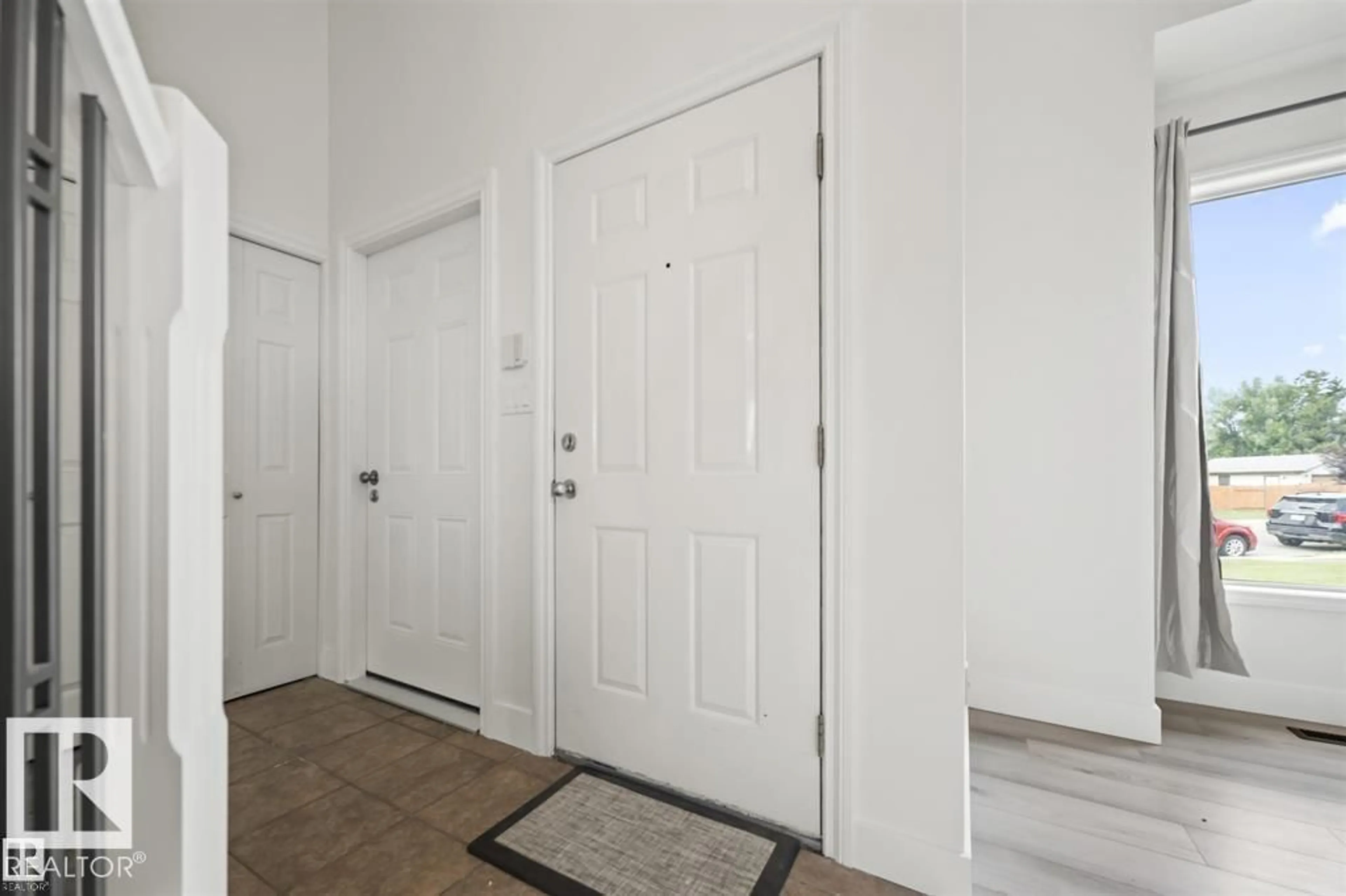 Indoor entryway for NW - 2505 38A ST, Edmonton Alberta T6L4L6