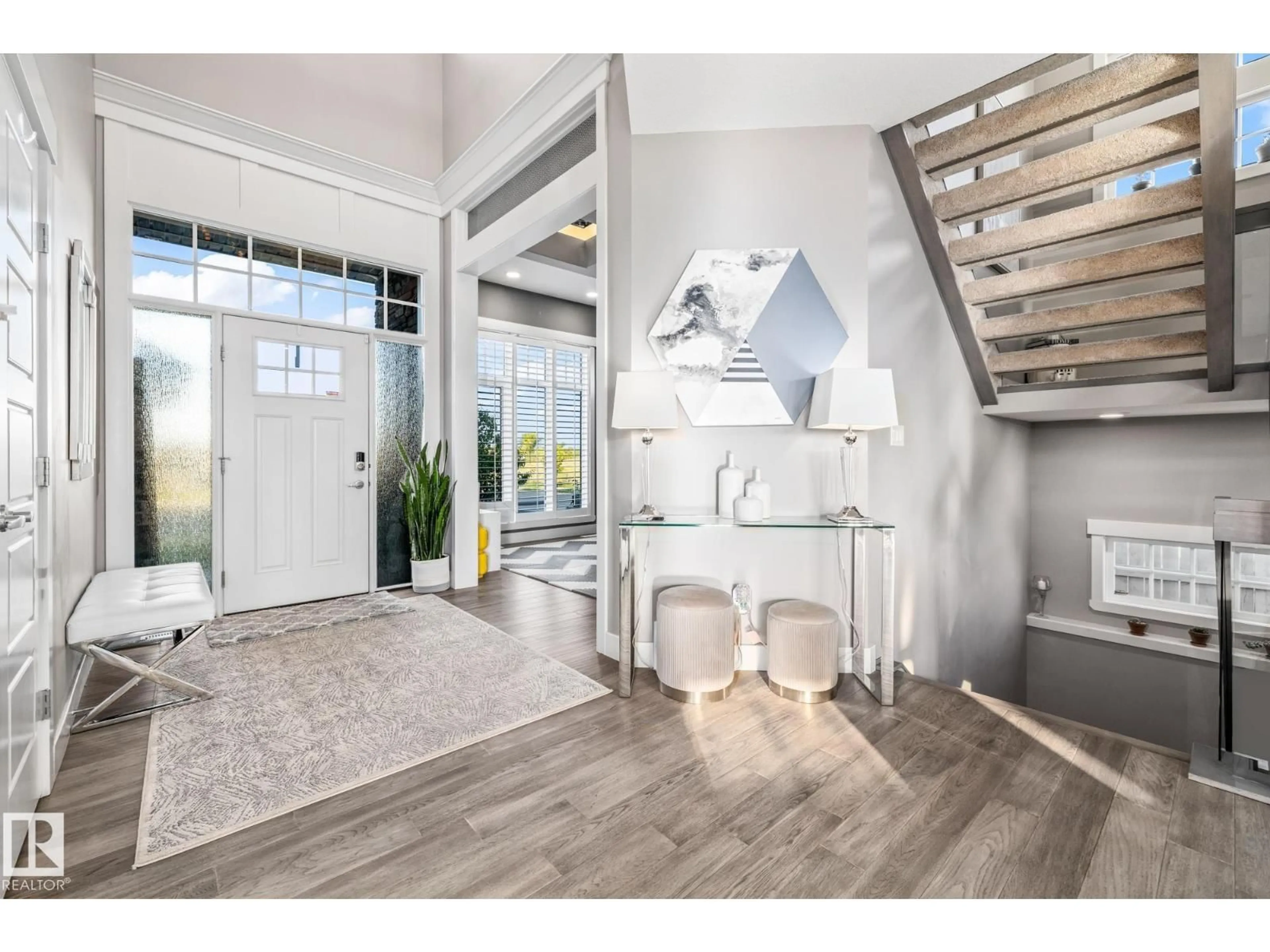 Indoor entryway for 4210 VETERANS WY, Edmonton Alberta T5E6W7