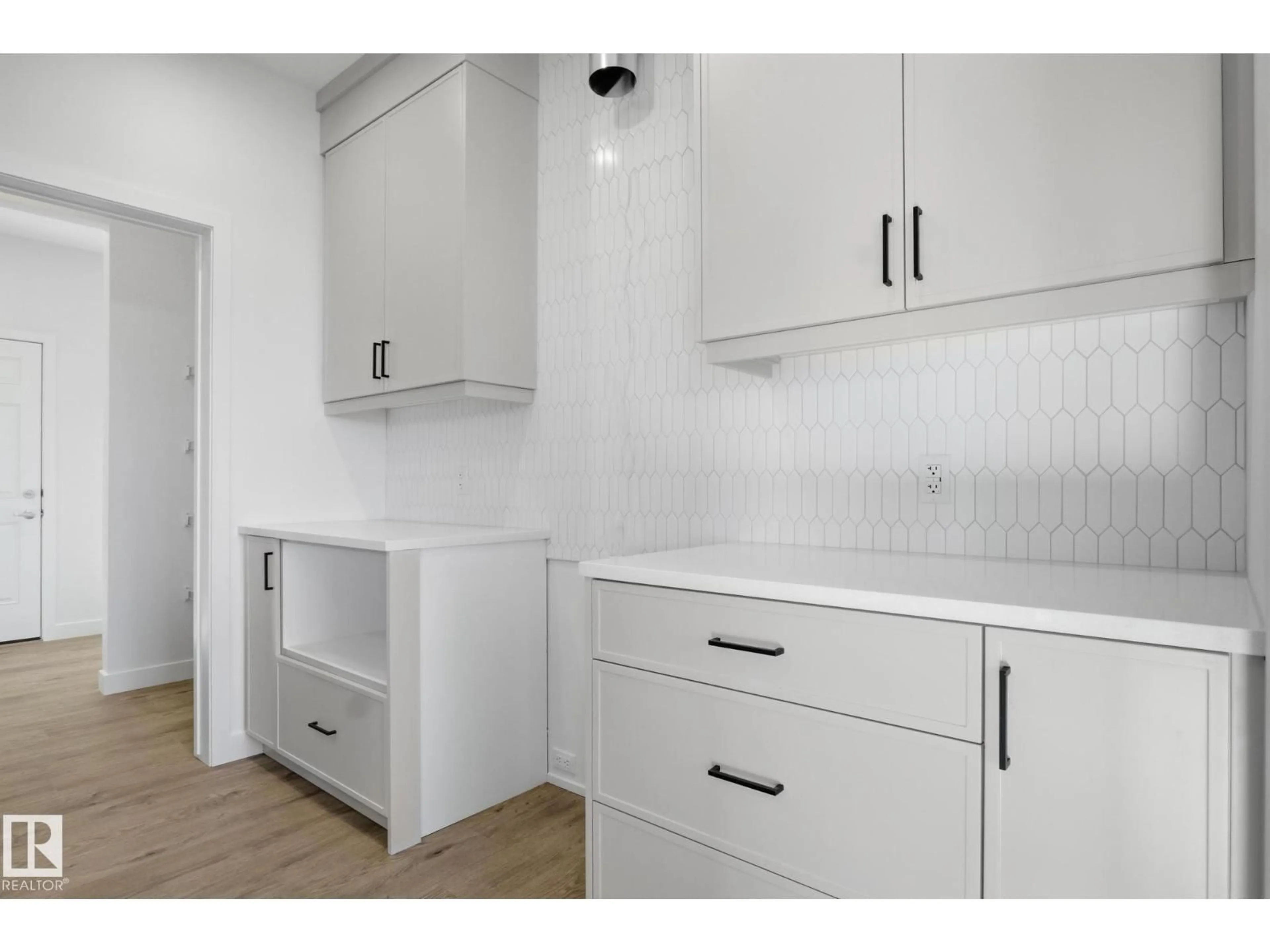 Standard kitchen, unknown for 311 PATERSON LI SW, Edmonton Alberta T6W5K8