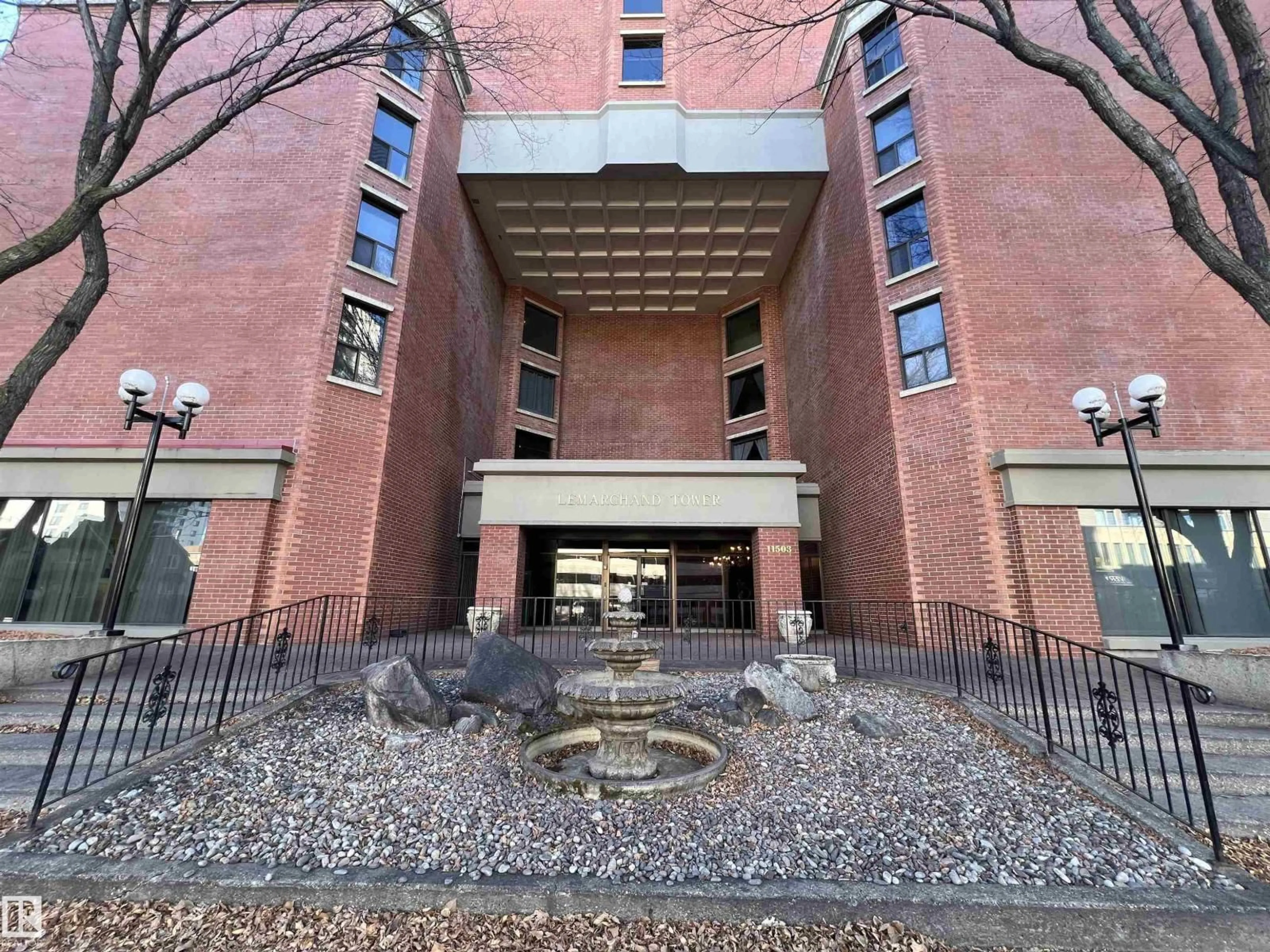 Indoor foyer for #904 - 11503 100 AV, Edmonton Alberta T5K2R2