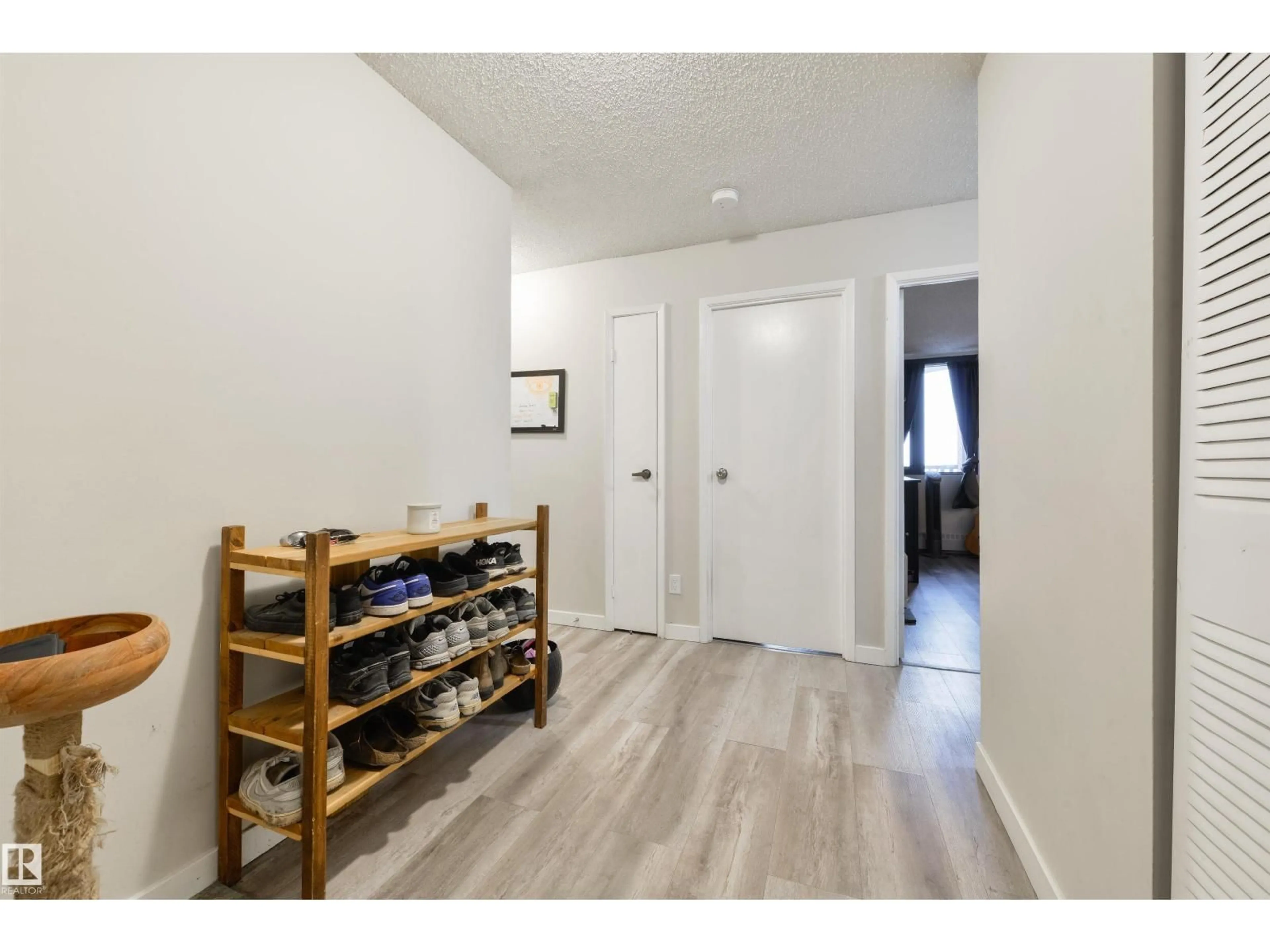 Indoor entryway for #908 - 10145 109 ST, Edmonton Alberta T5J3M5