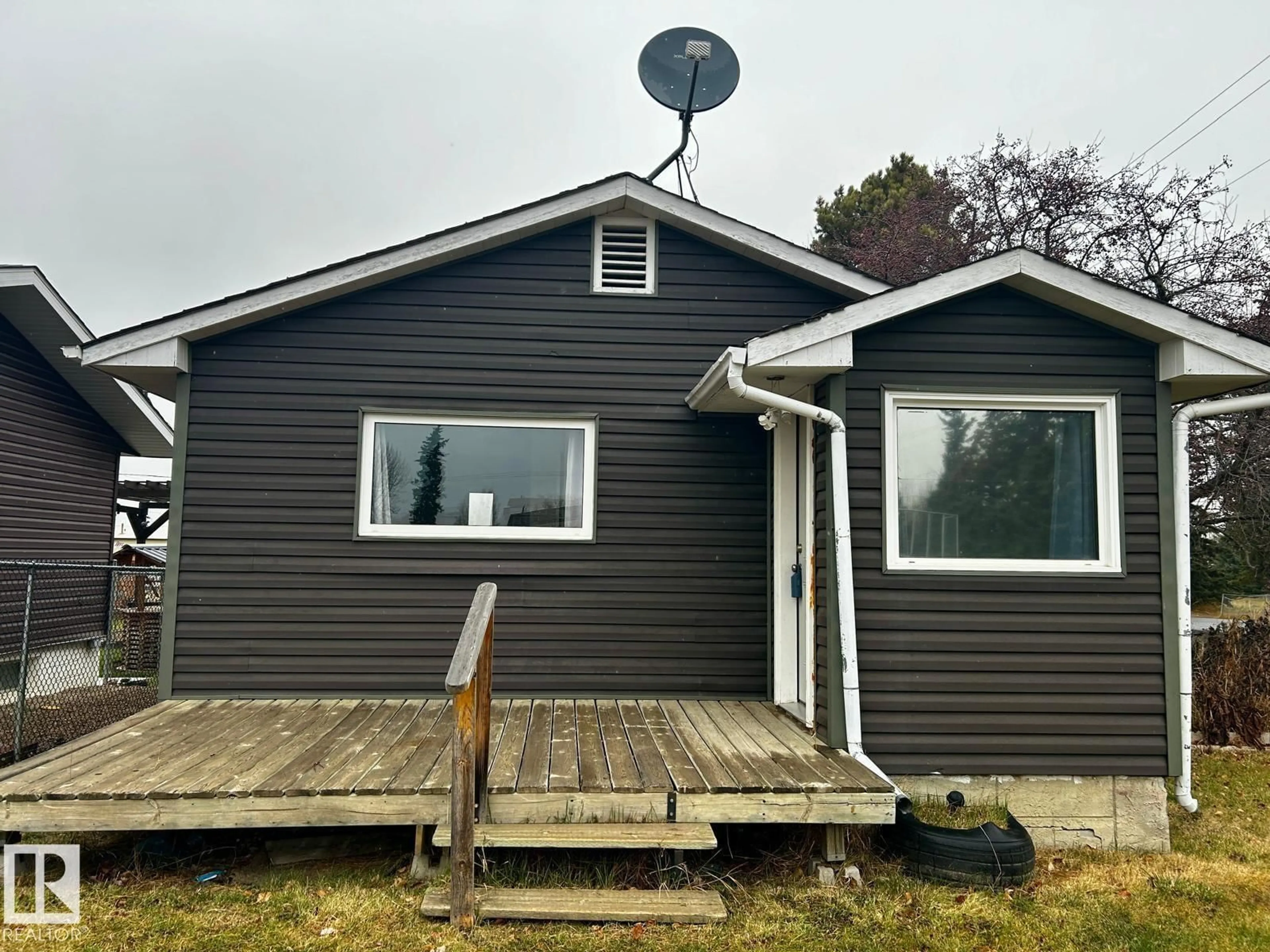 Home with vinyl exterior material, building for 102 1 AVENUE NW, Alder Flats Alberta T0C0A0
