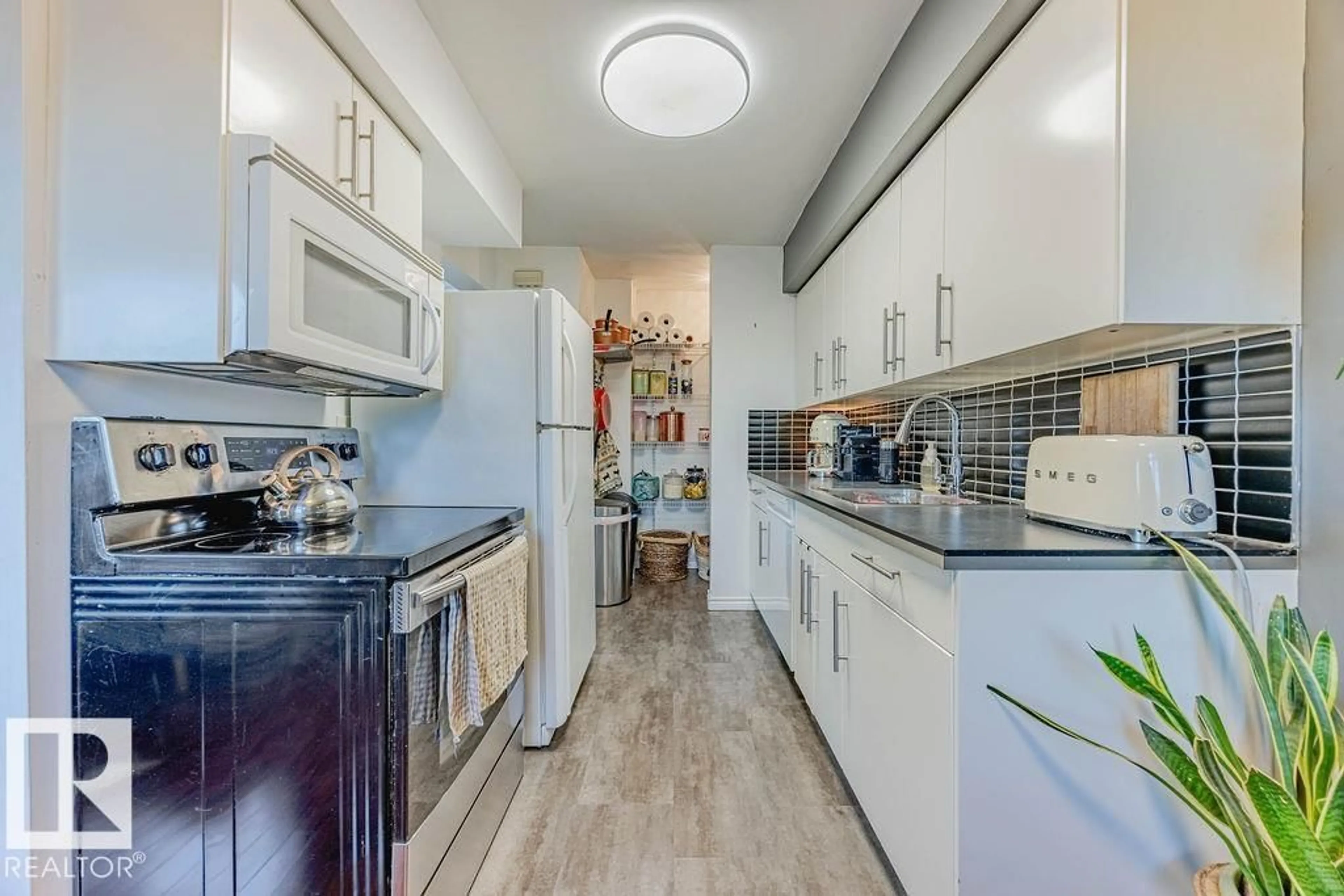 Standard kitchen, unknown for 8005 144 AV, Edmonton Alberta T5C2S5