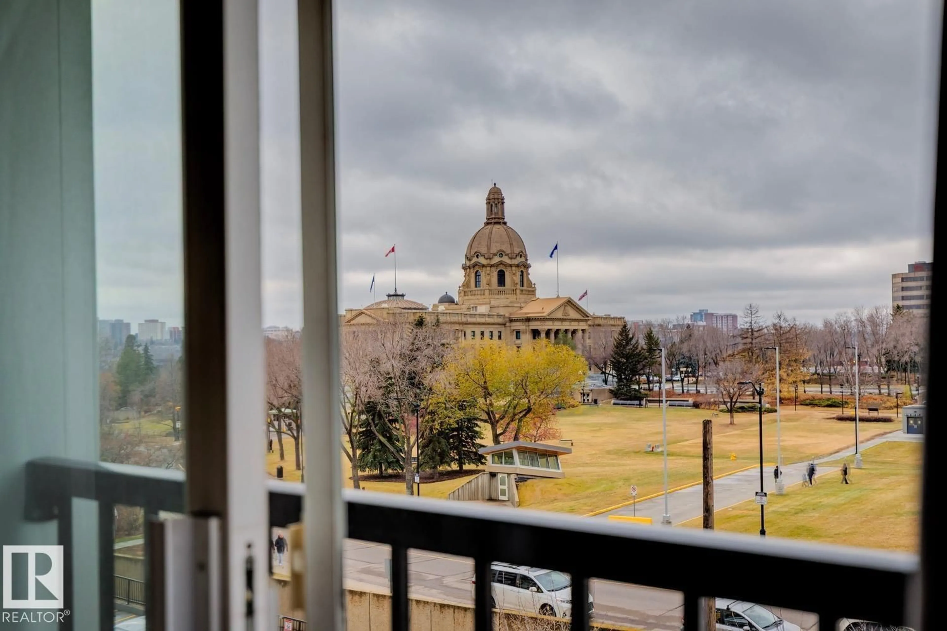 Blurry image for #402 - 9730 106 ST, Edmonton Alberta T5K1B7