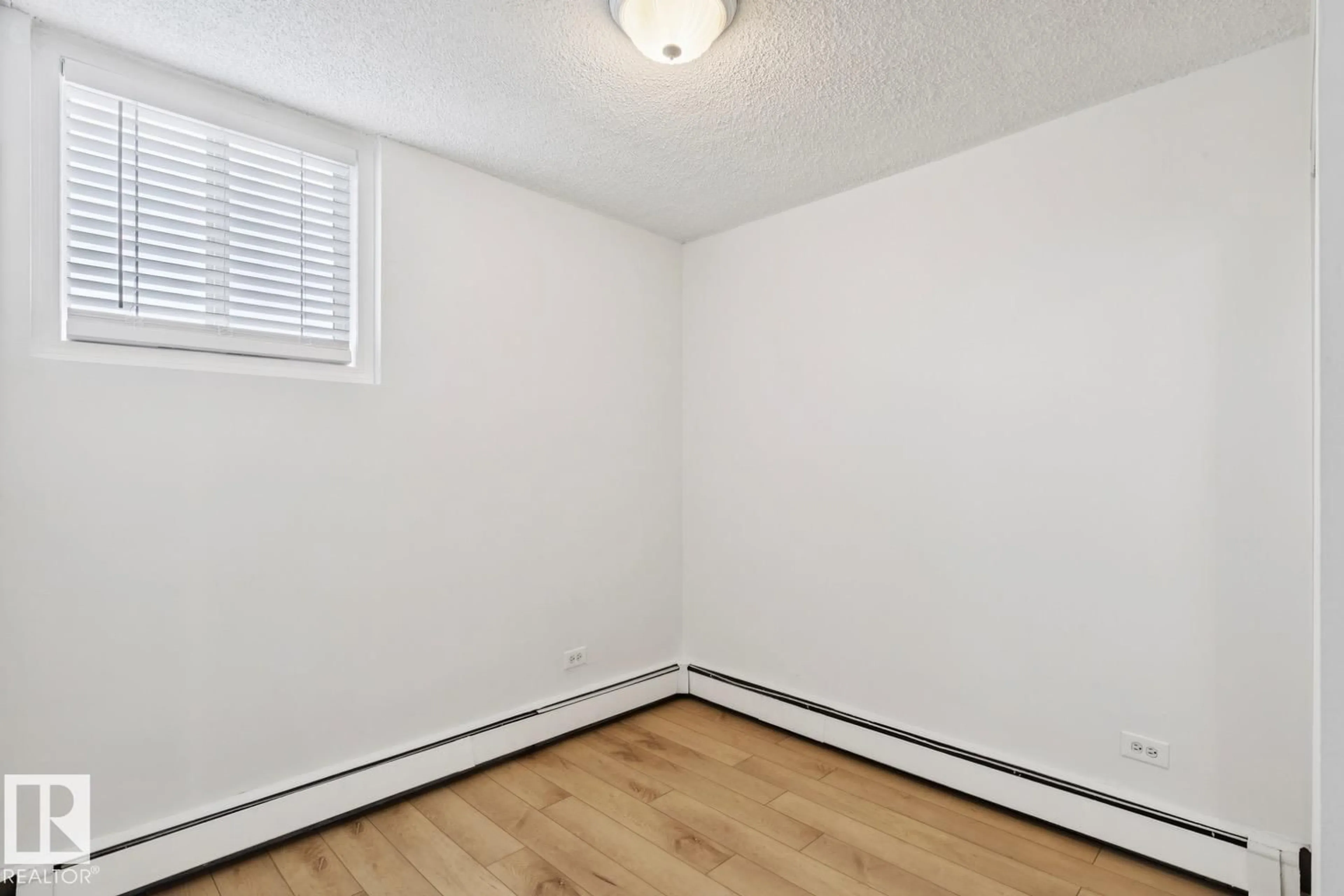 A pic of a room for #402 - 9730 106 ST, Edmonton Alberta T5K1B7