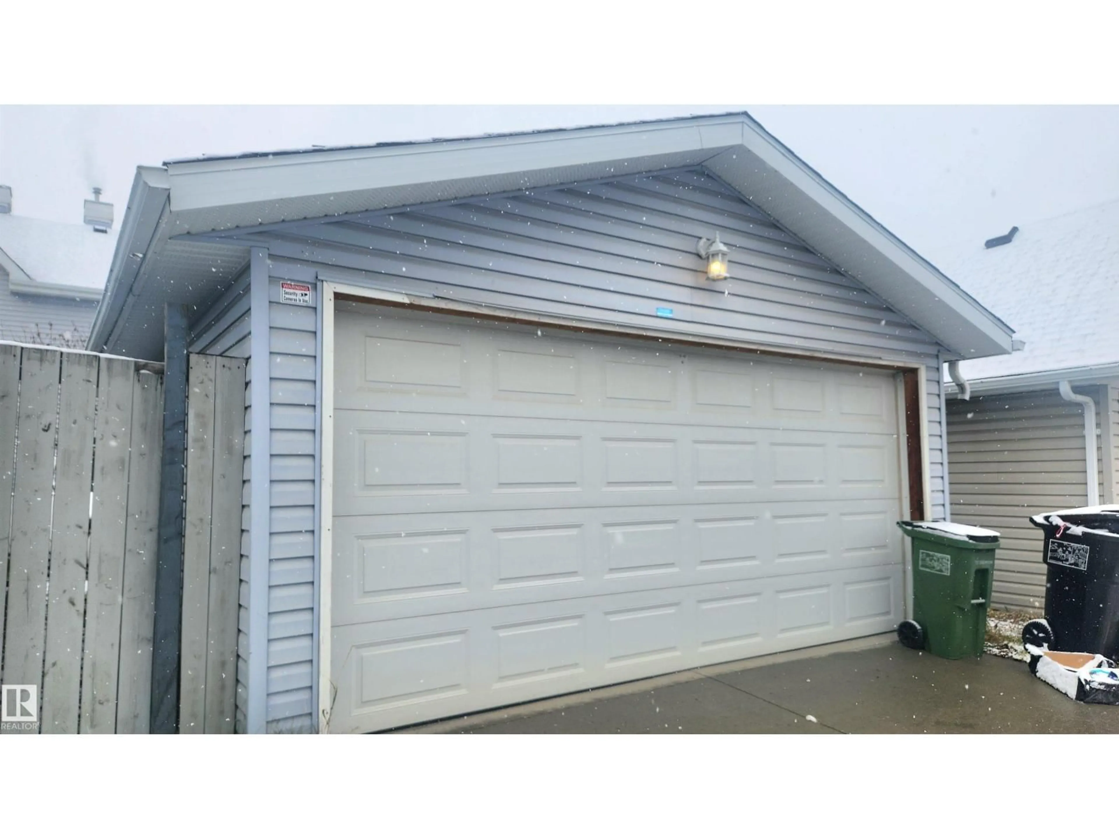 Indoor garage for 5063 STANTON DR, Edmonton Alberta T6X1E8