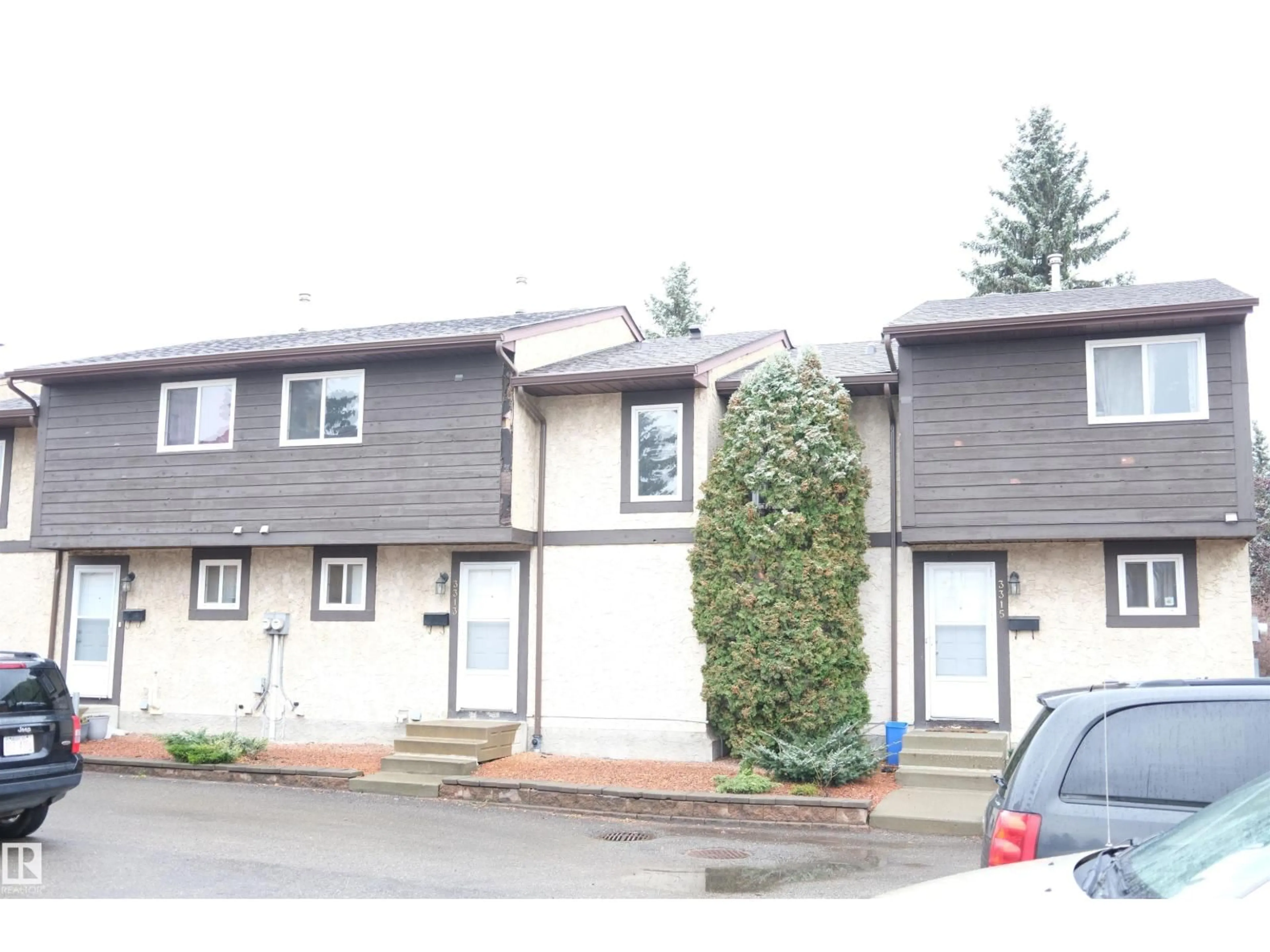 A pic from outside/outdoor area/front of a property/back of a property/a pic from drone, street for 3313 138 AV, Edmonton Alberta T5Y1P2