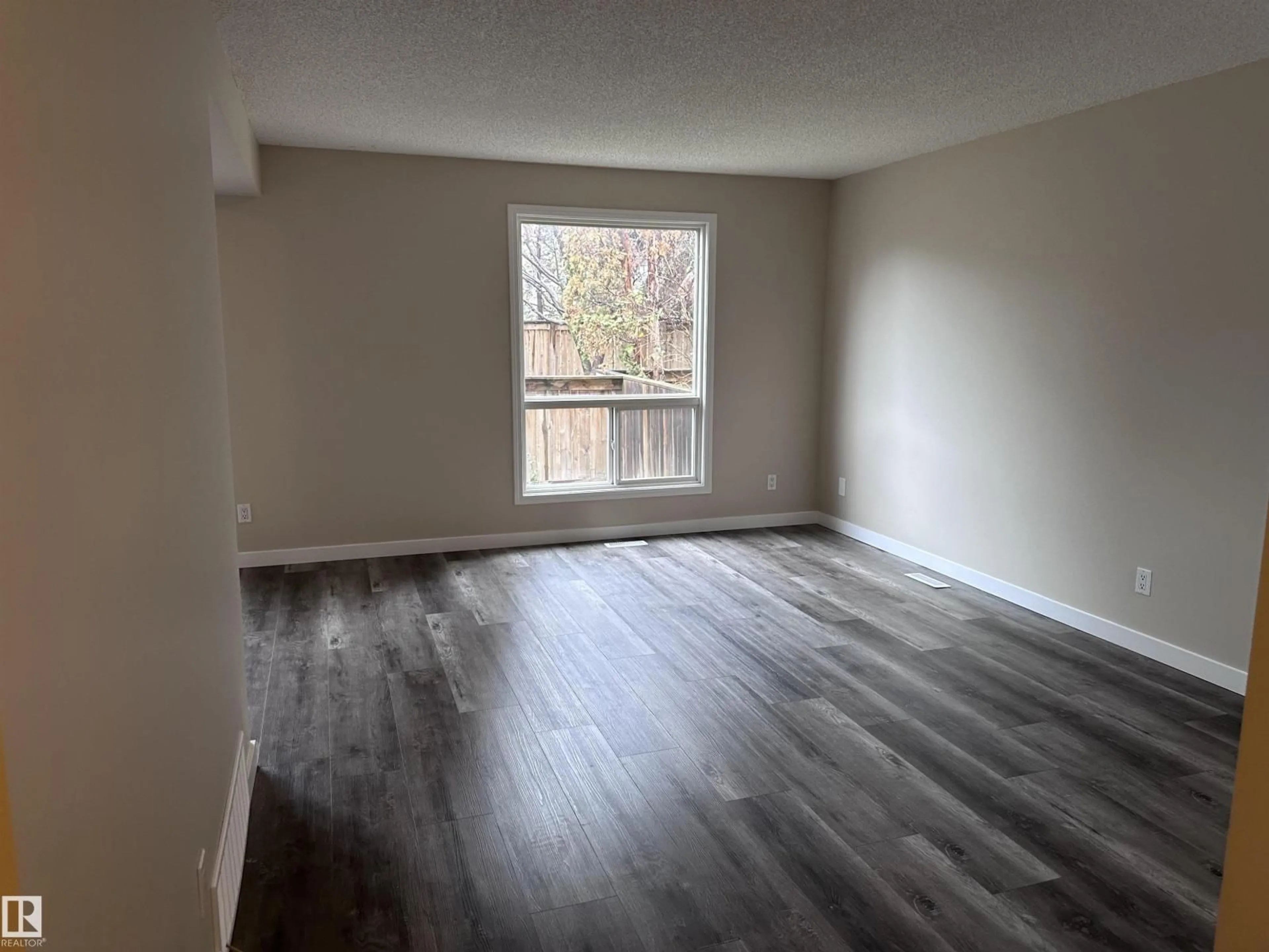 A pic of a room for 3313 138 AV, Edmonton Alberta T5Y1P2