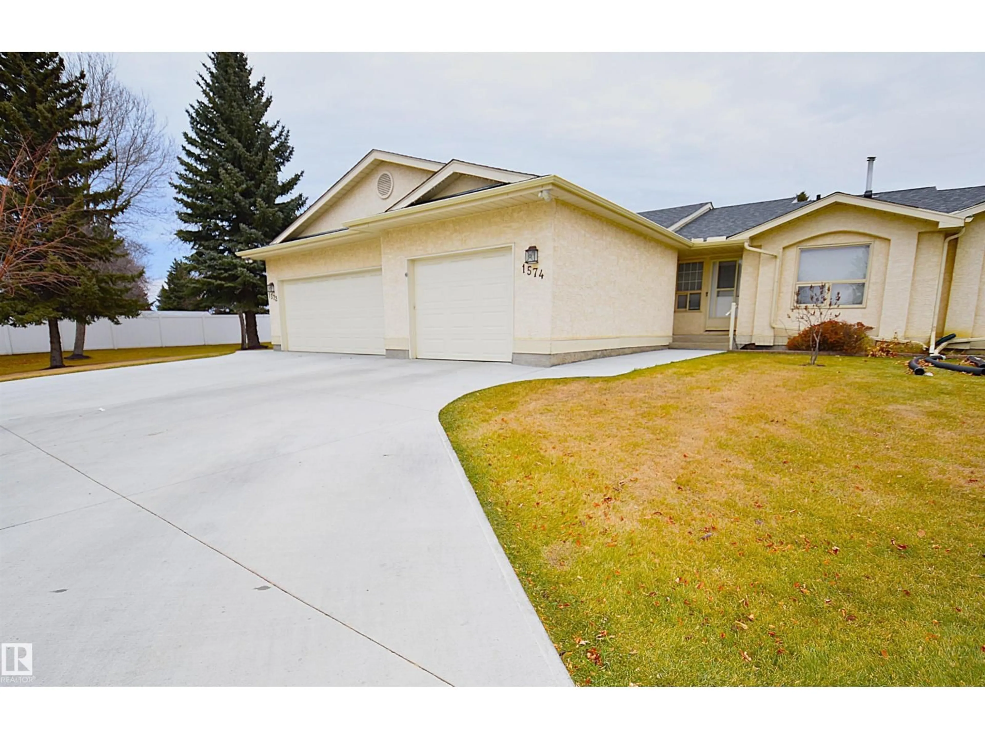 Unknown for 1574 54 ST, Edmonton Alberta T6L6H4