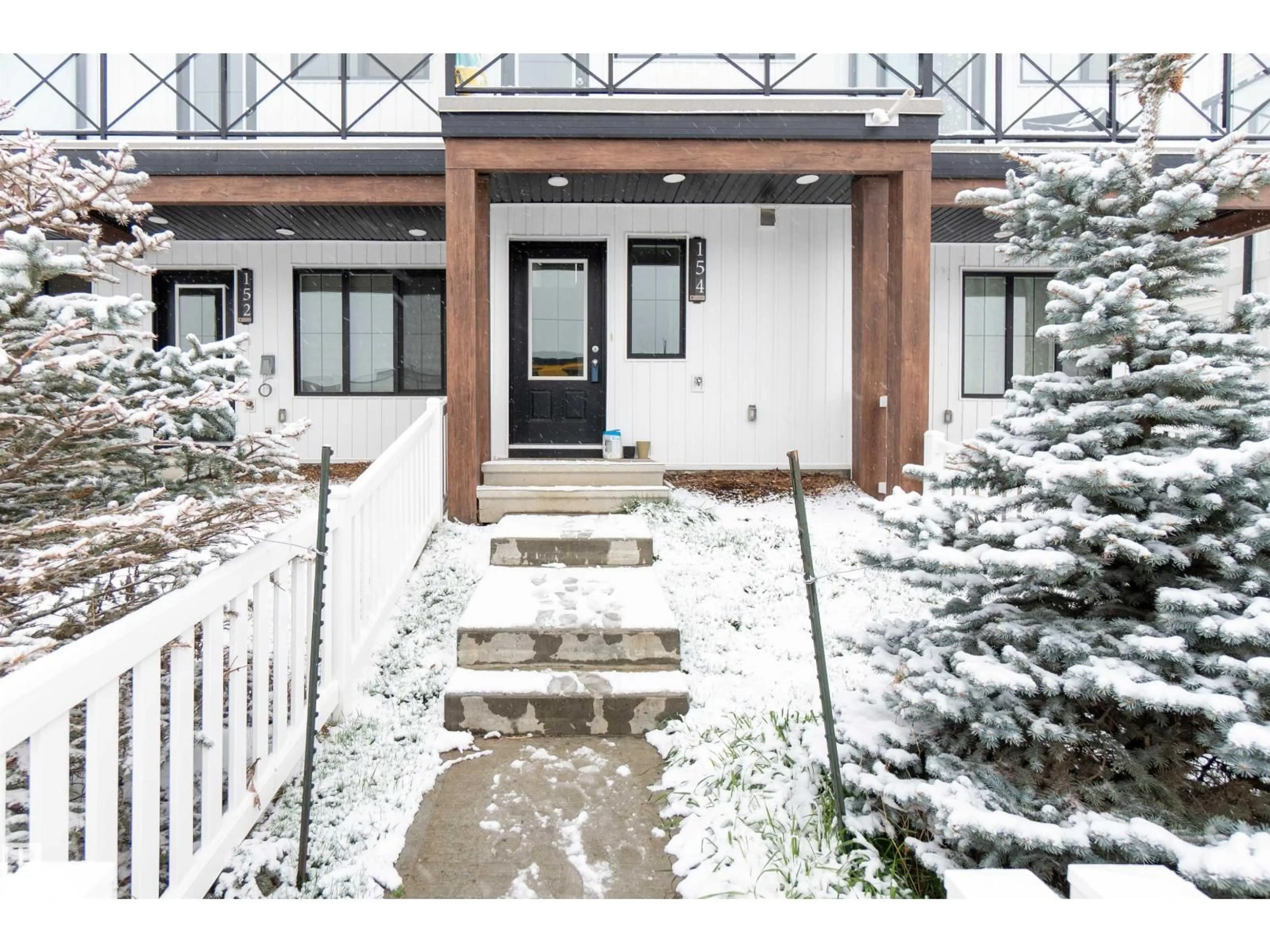 Indoor entryway for 154 SECORD DR, Edmonton Alberta T5T7N9