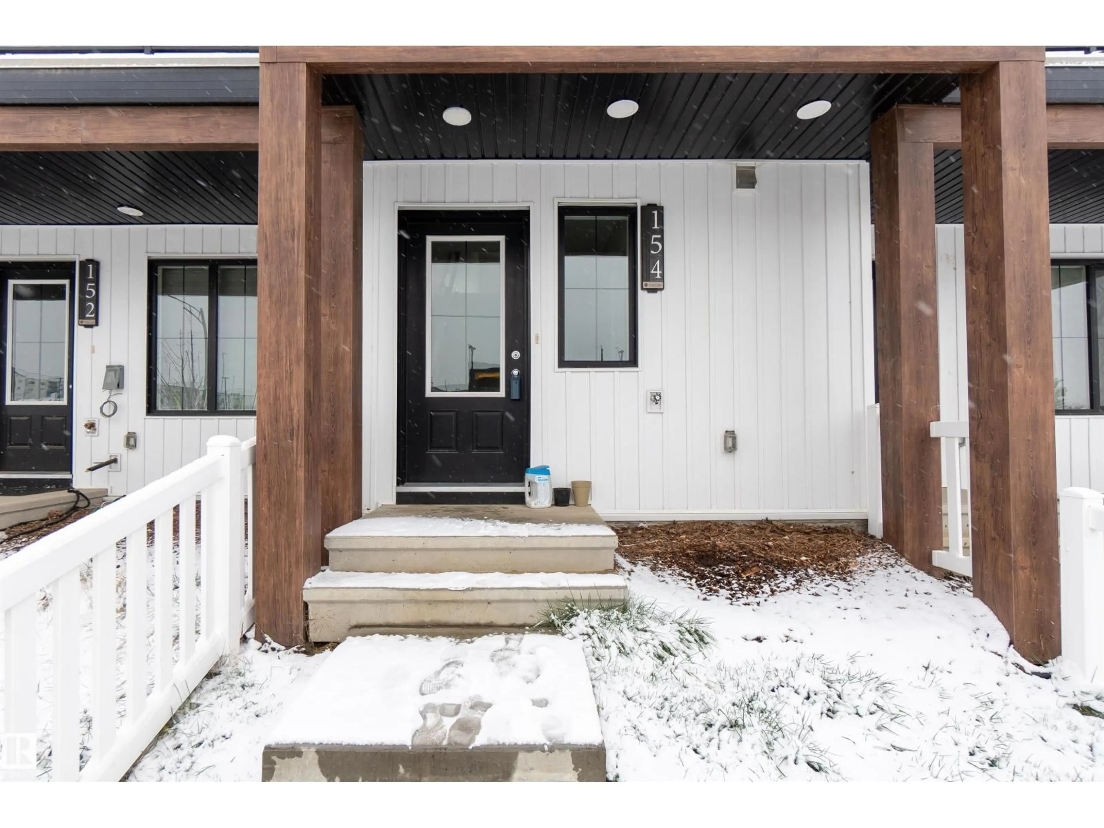 Indoor entryway for 154 SECORD DR, Edmonton Alberta T5T7N9
