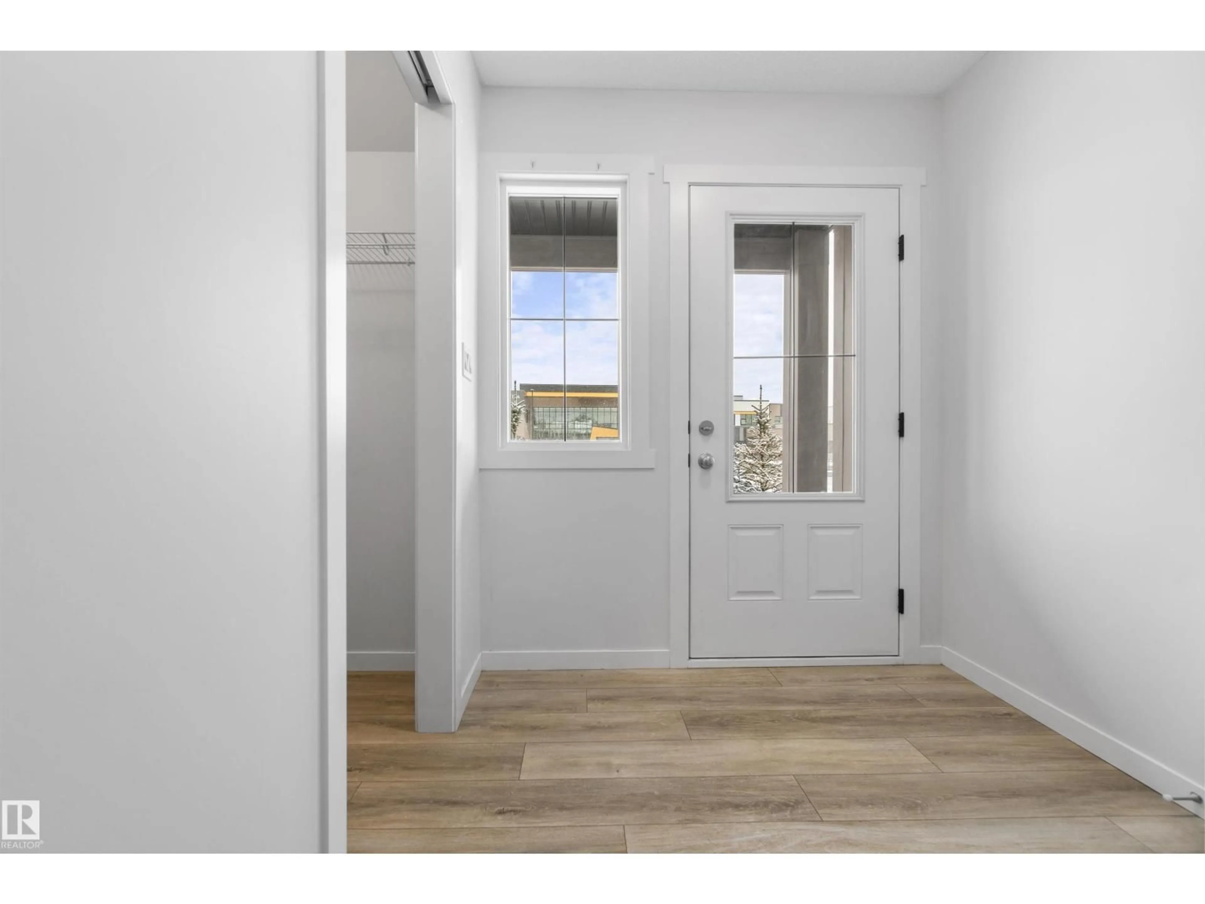 Indoor entryway for 154 SECORD DR, Edmonton Alberta T5T7N9