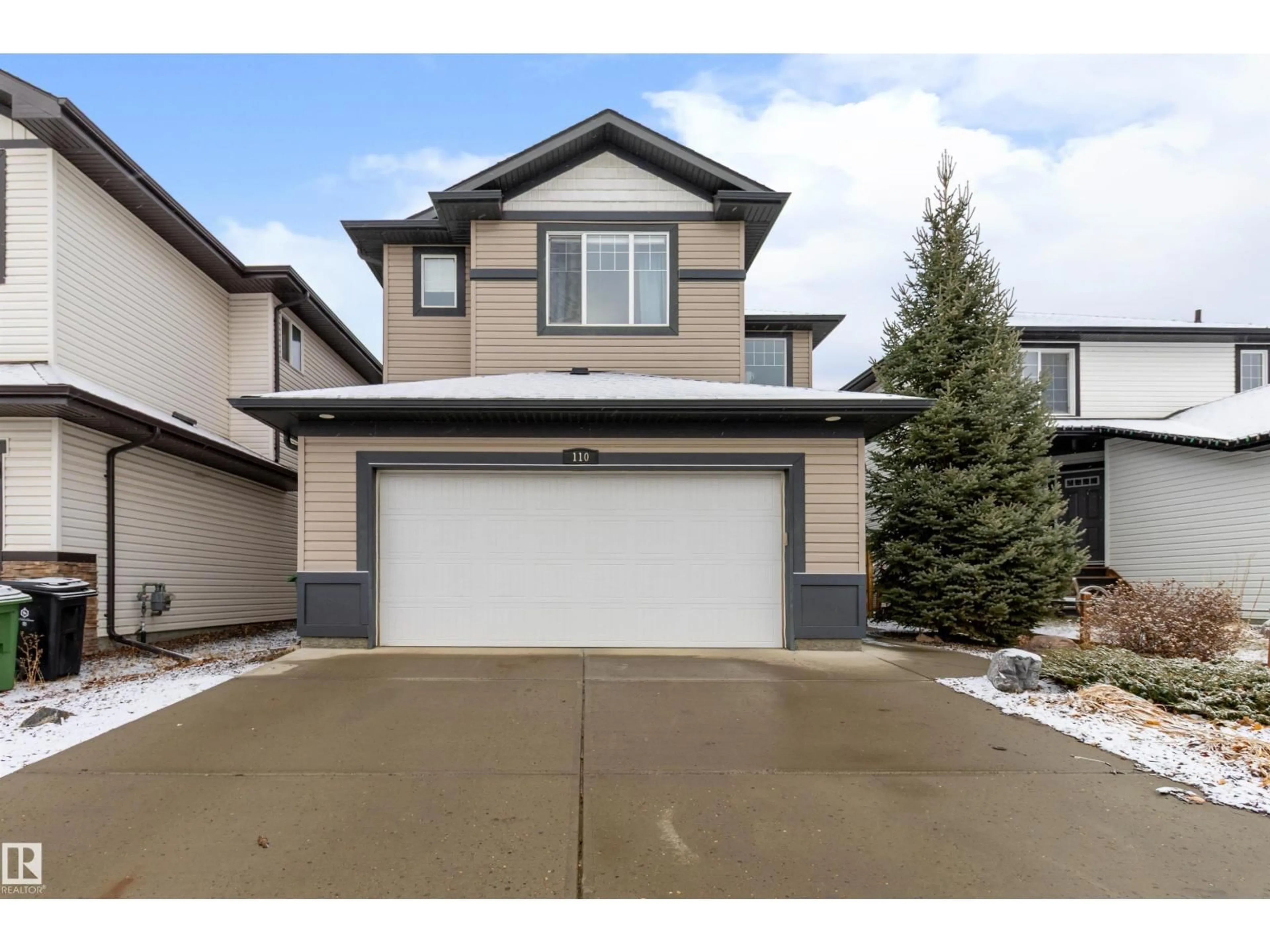 Home with vinyl exterior material, street for 110 WOODBRIDGE LI, Fort Saskatchewan Alberta T8L0H4