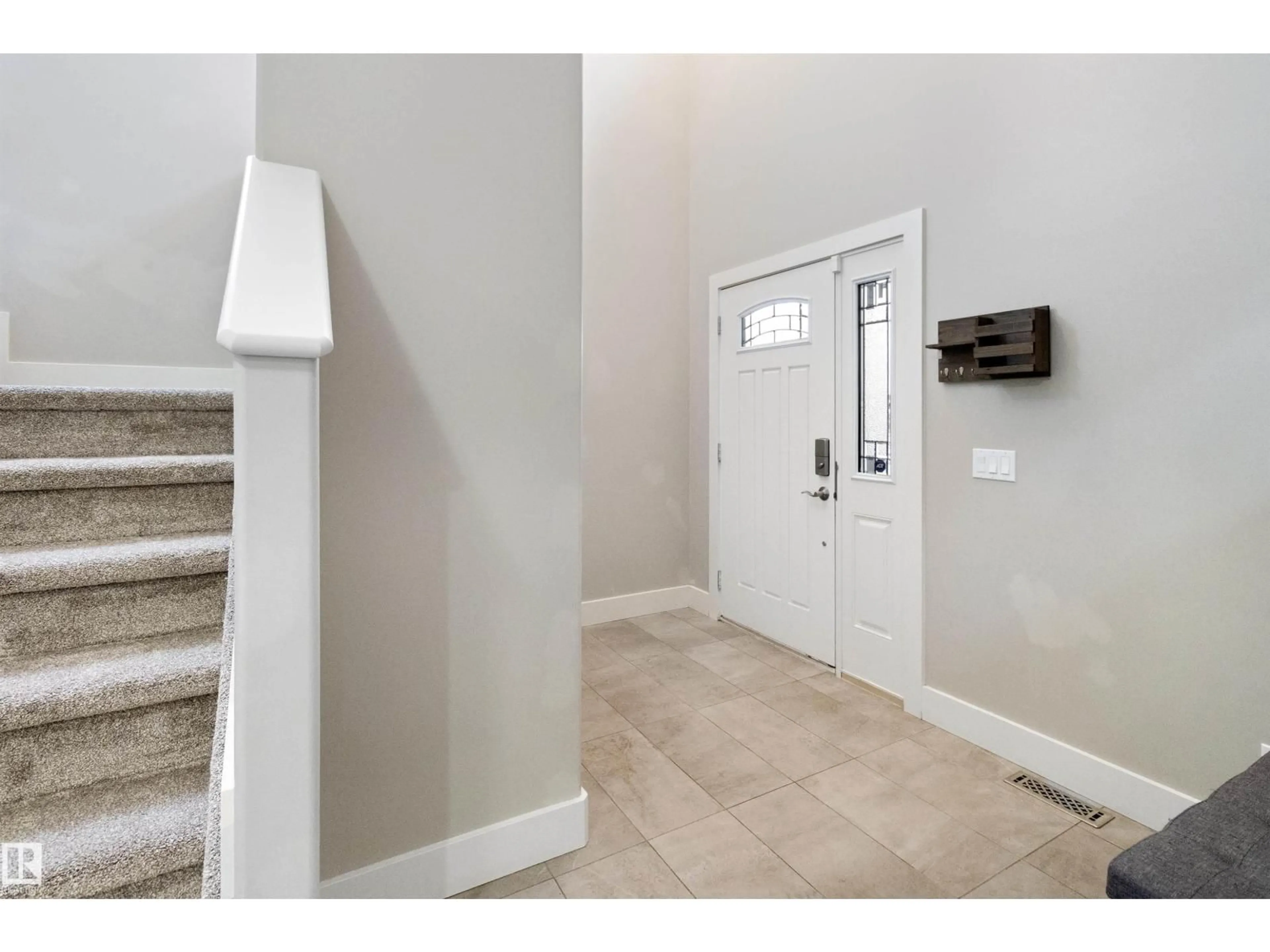 Indoor entryway for 110 WOODBRIDGE LI, Fort Saskatchewan Alberta T8L0H4