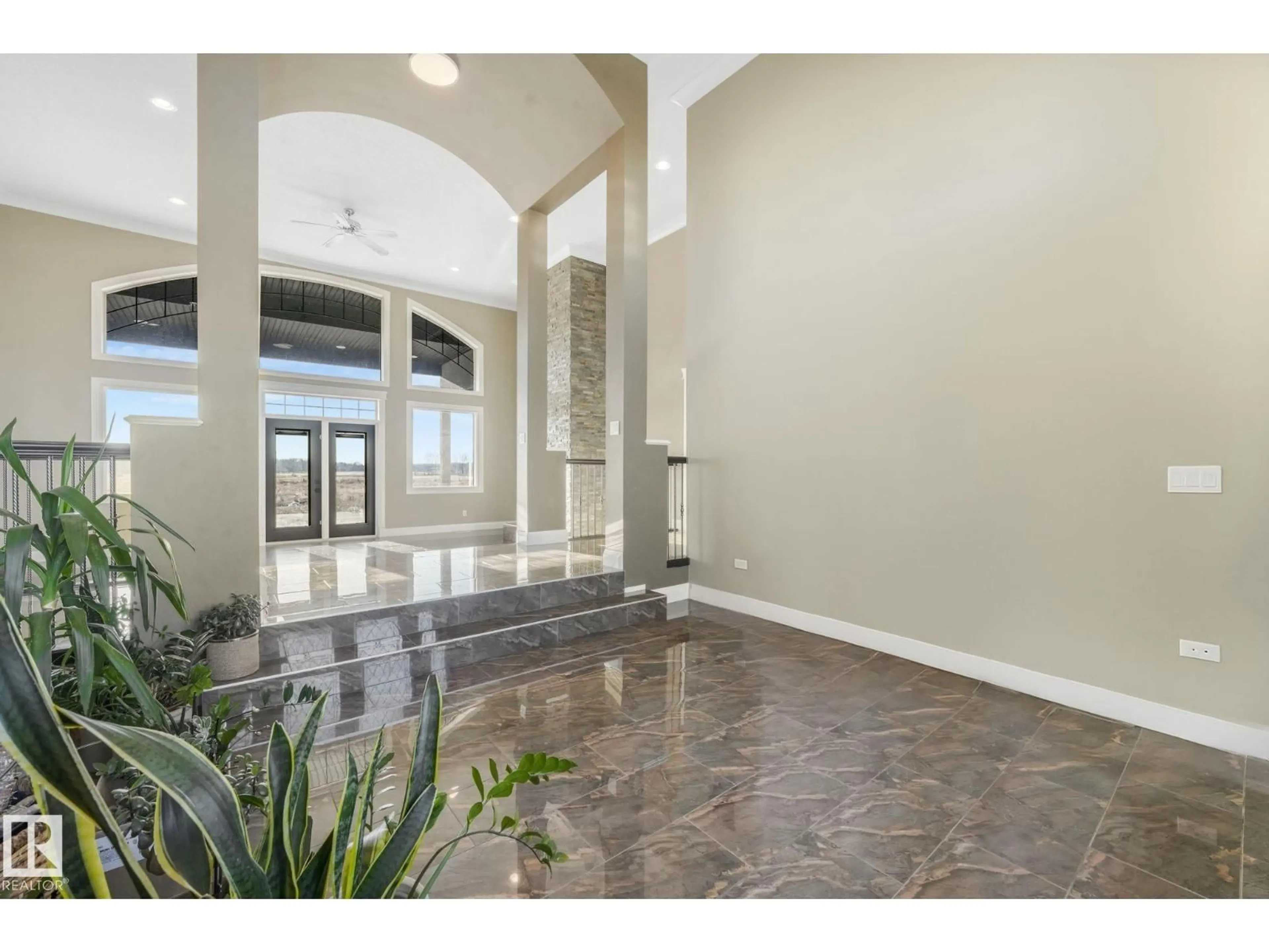 Indoor foyer for 190 50509 RANGE RD, Rural Leduc County Alberta T0B3M2