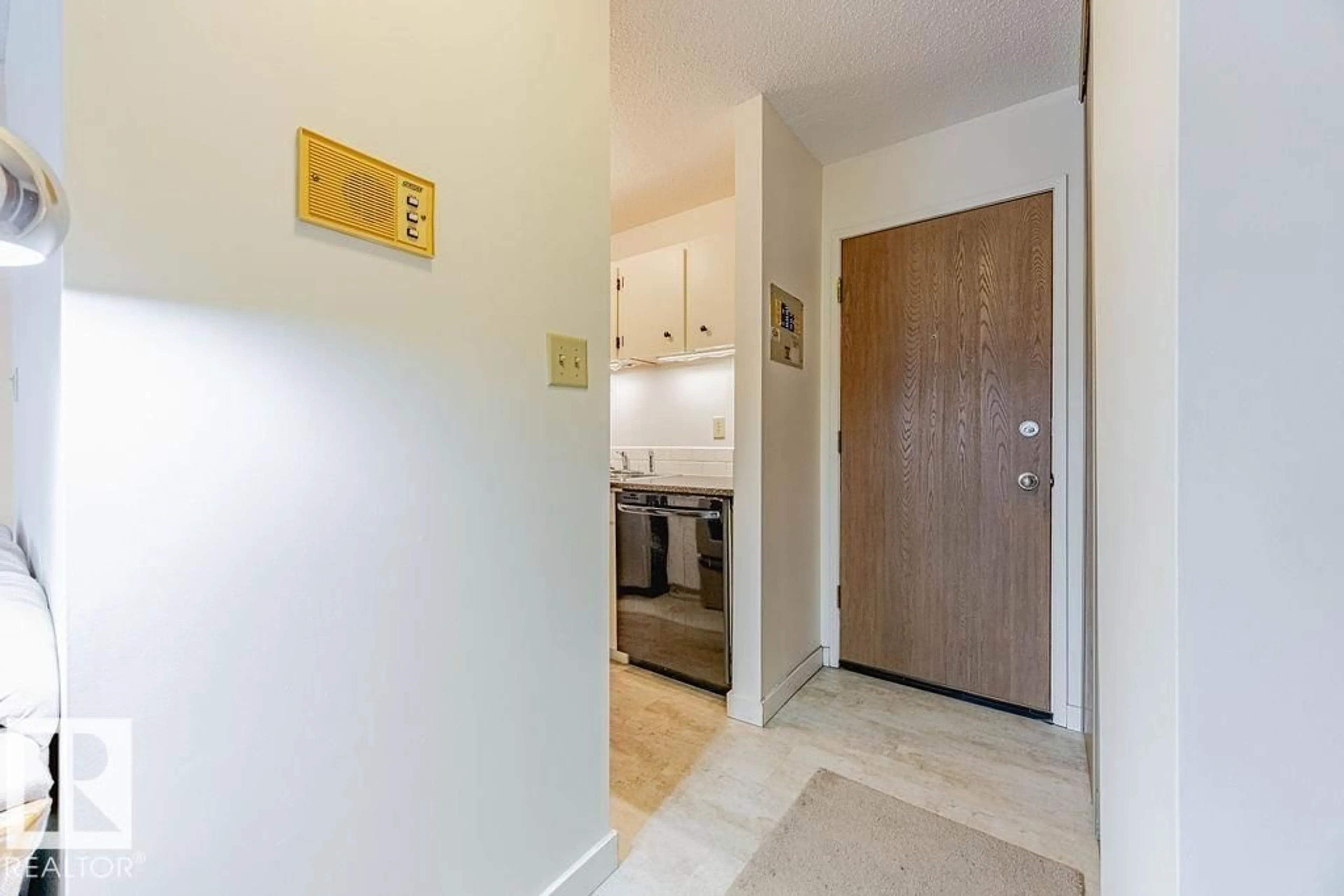 Indoor entryway for #106 - 2545 116 ST, Edmonton Alberta T6J3Z7