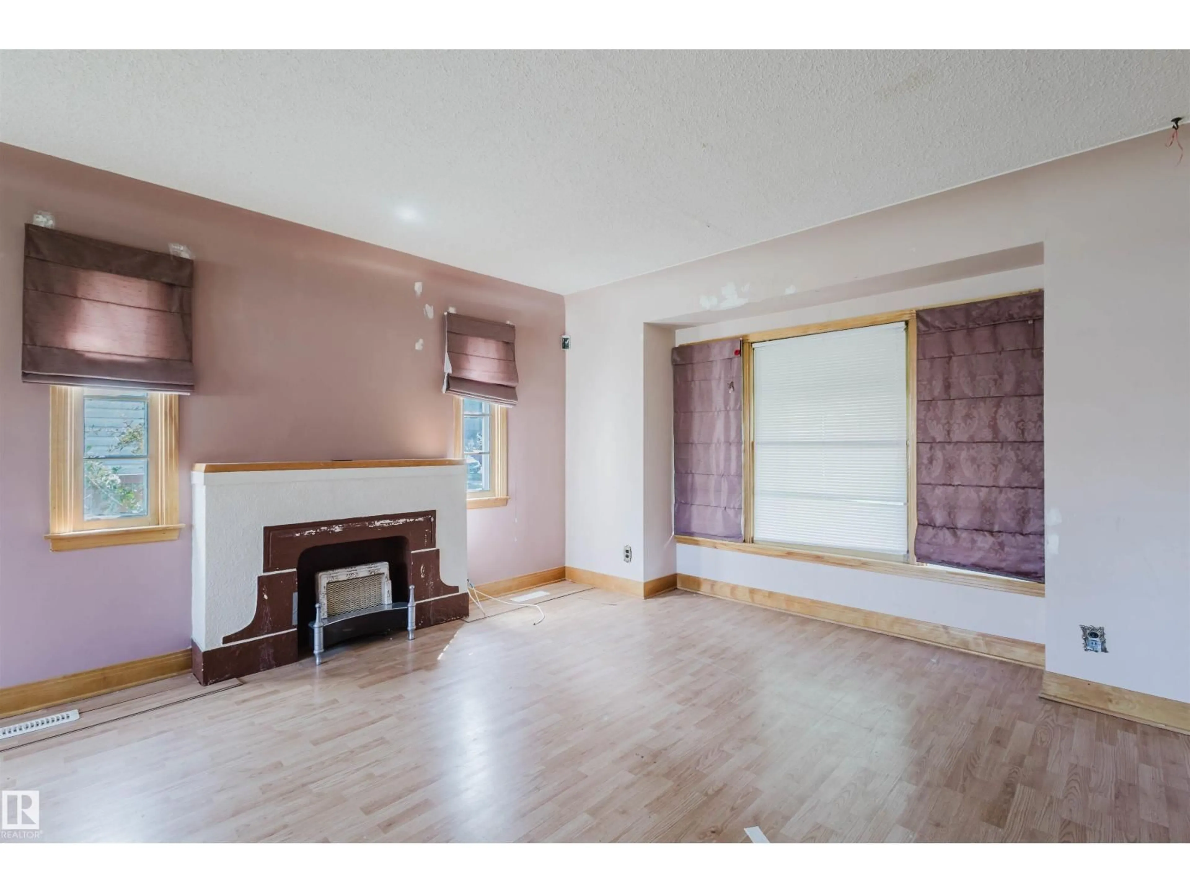 Unknown for NW - 10827 111 ST, Edmonton Alberta T5H3G5