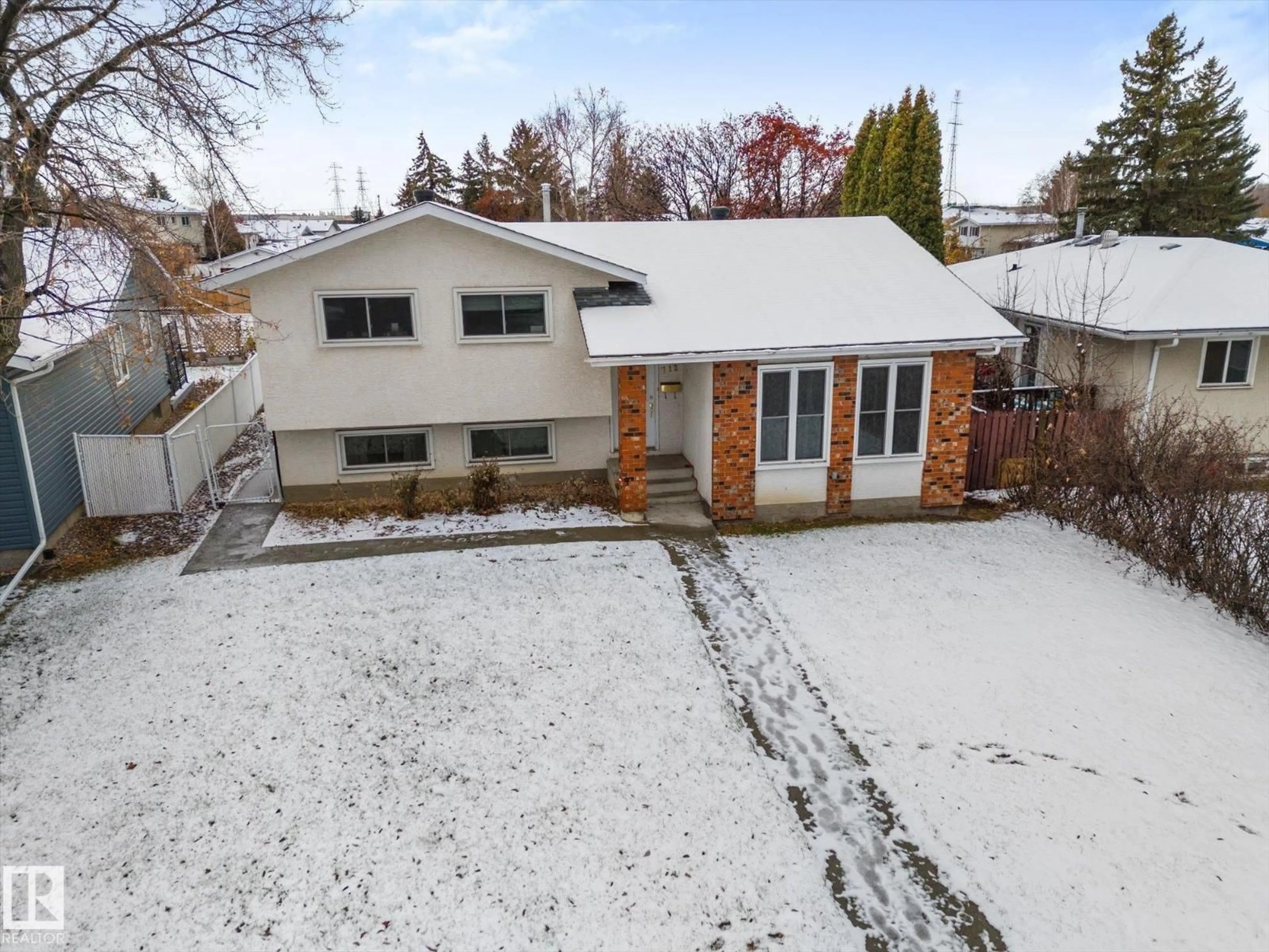 A pic from outside/outdoor area/front of a property/back of a property/a pic from drone, street for S NW - 712 KNOTTWOOD SOUTH RD, Edmonton Alberta T6K1X9