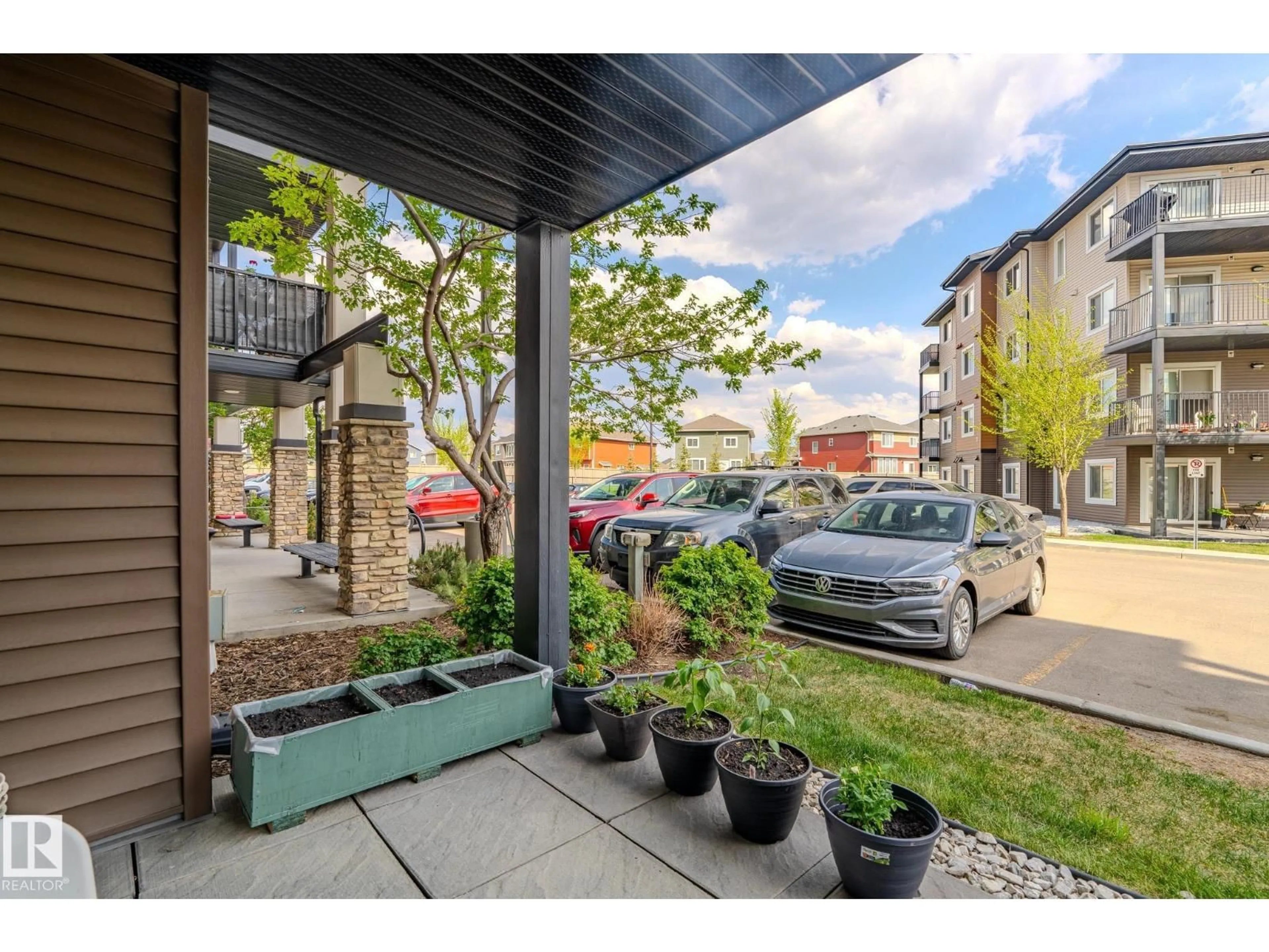 Patio, street for 142 - 107 EBBERS BV, Edmonton Alberta T5Y3W2