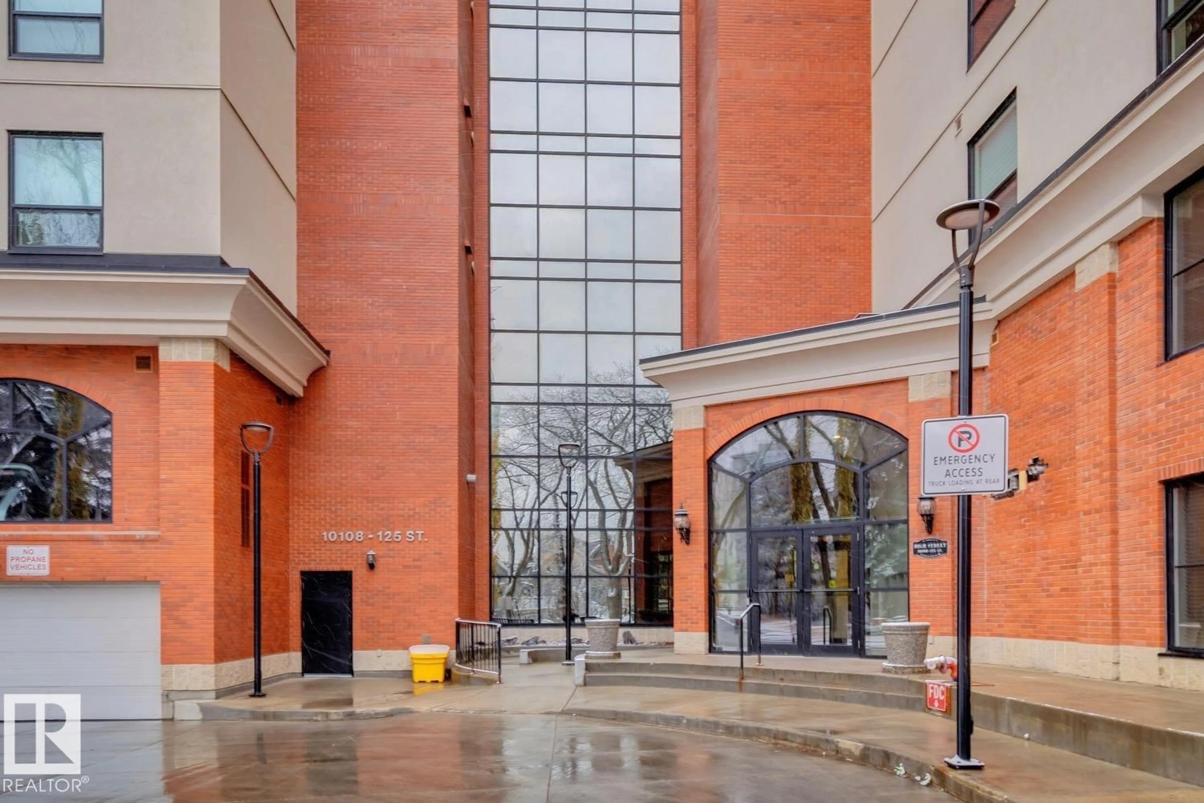 Indoor foyer for 507 - 10108 125 ST, Edmonton Alberta T5N4B6