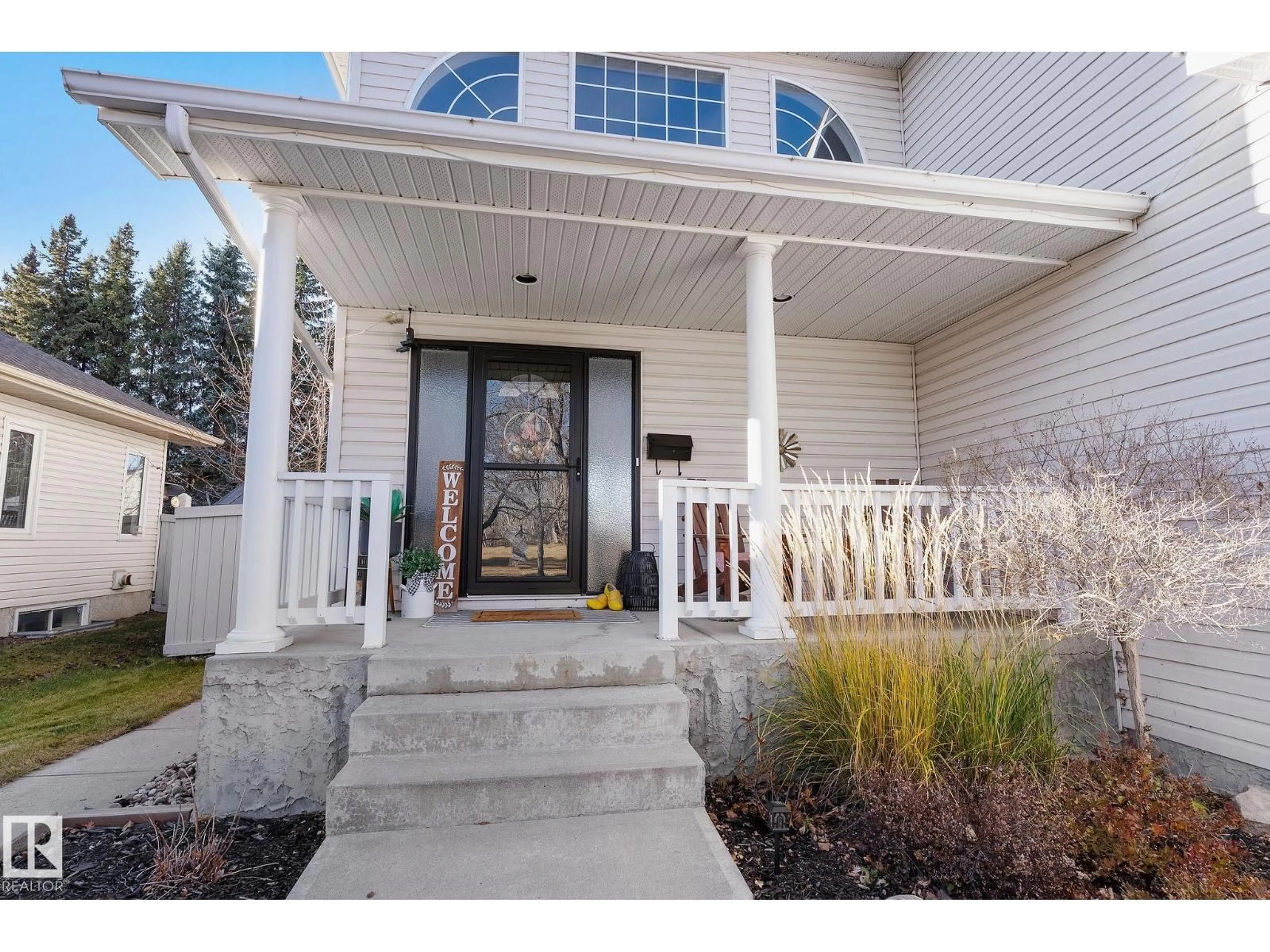 Indoor entryway for 21 HERITAGE WY, St. Albert Alberta T8N5W4