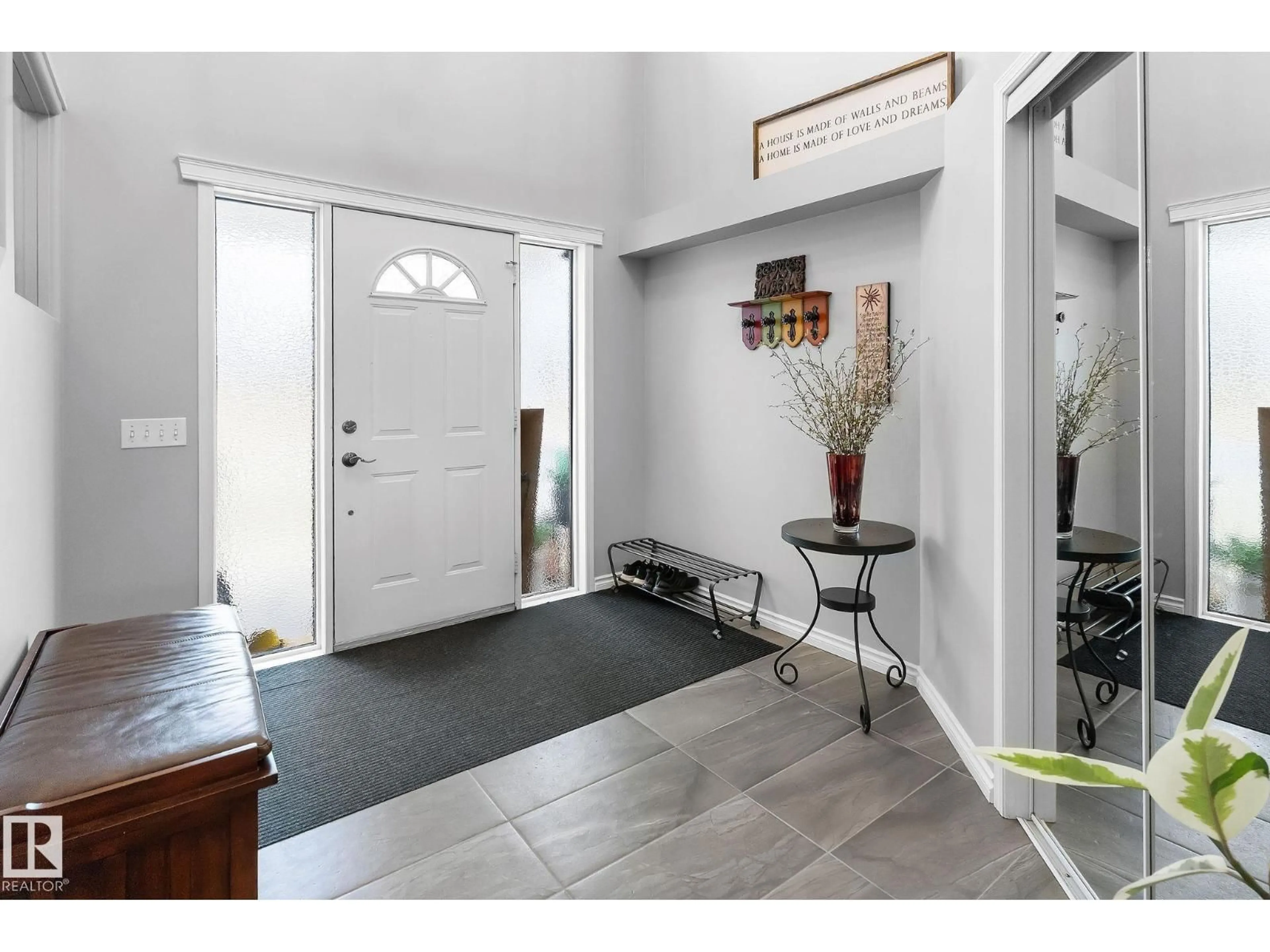 Indoor entryway for 21 HERITAGE WY, St. Albert Alberta T8N5W4