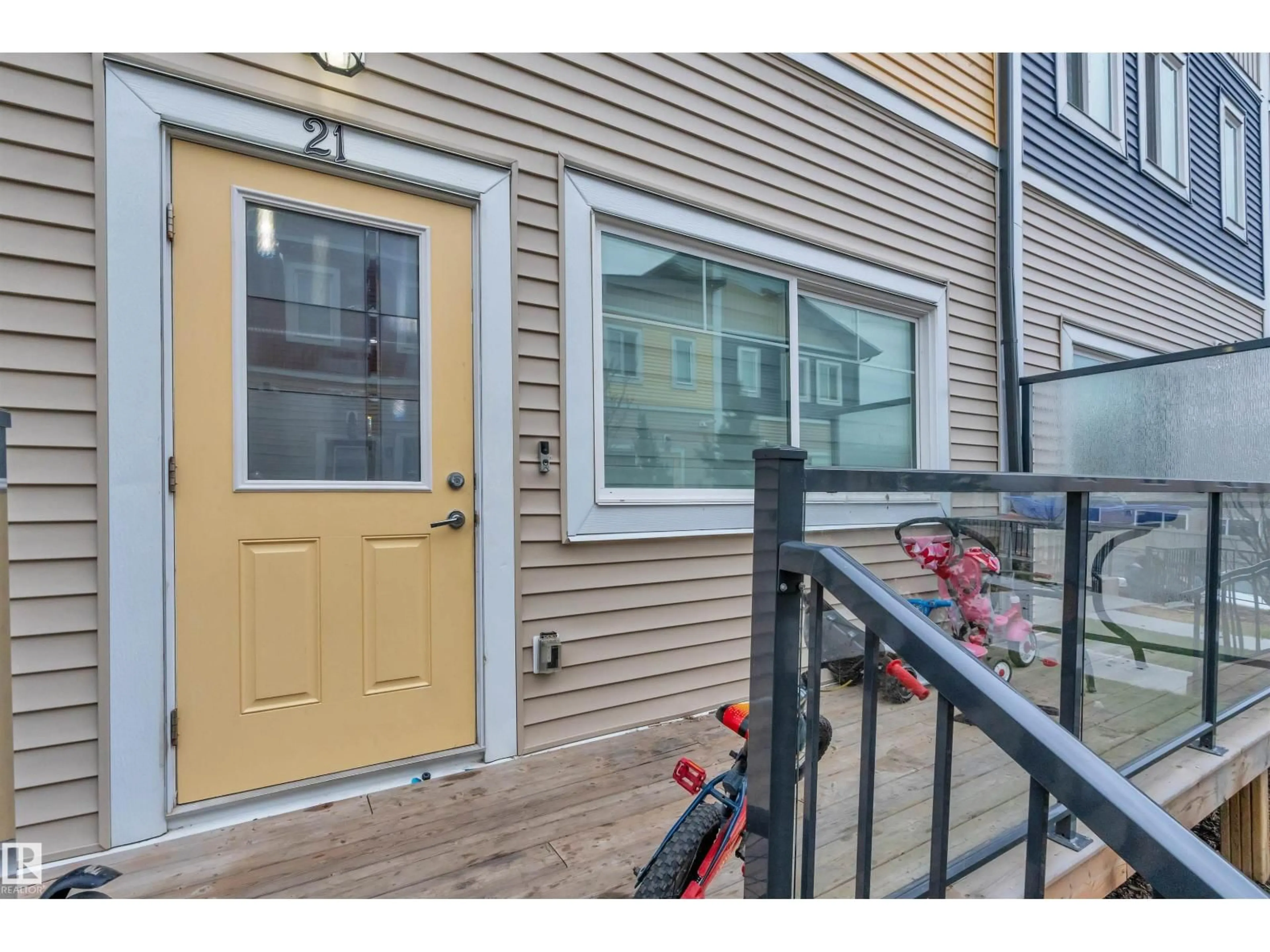 Indoor entryway for 21 - 2803 14 AV, Edmonton Alberta T6T2K4