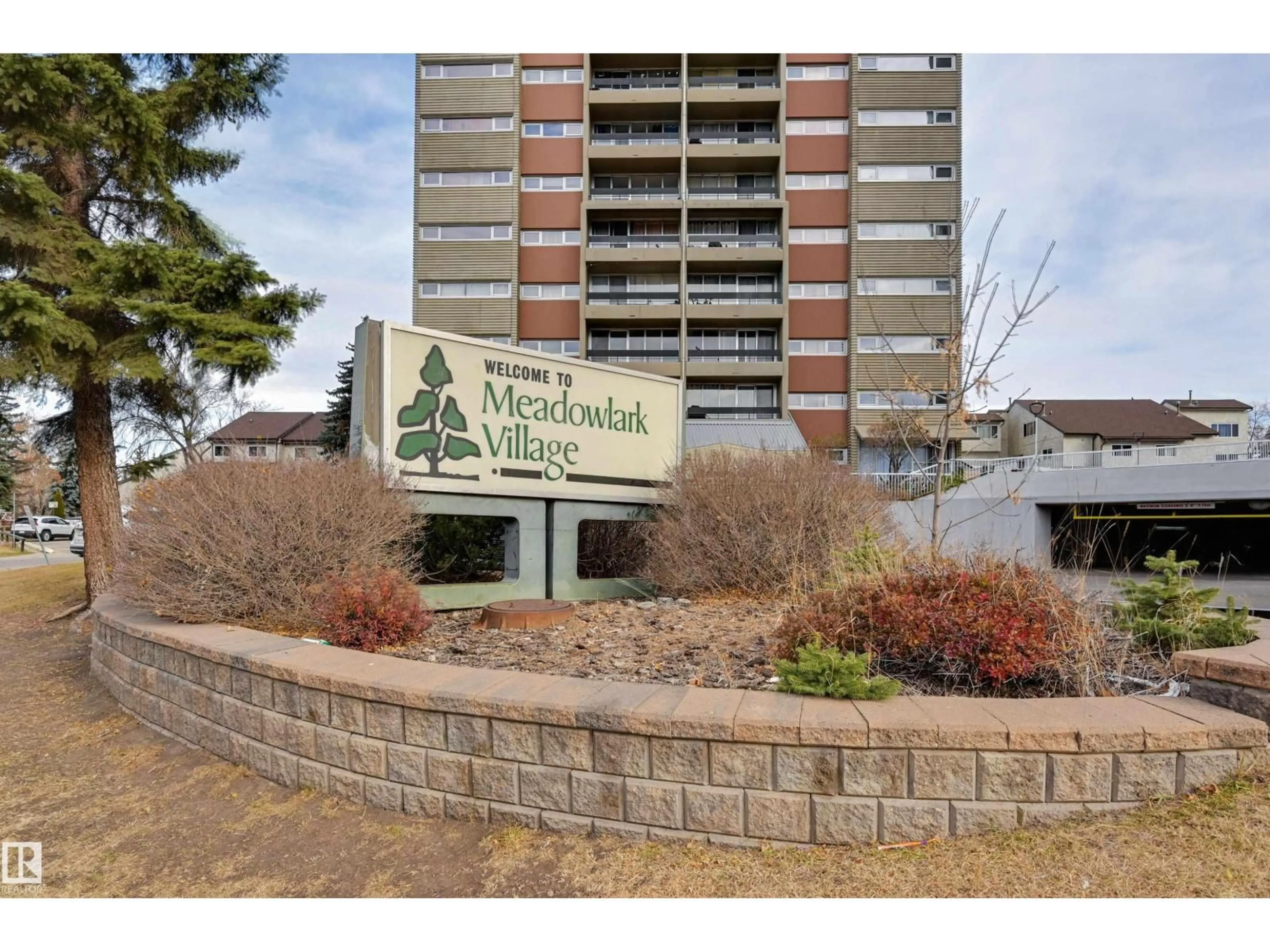 Indoor foyer for #84 - 8735 165 ST NW, Edmonton Alberta T5R2R6