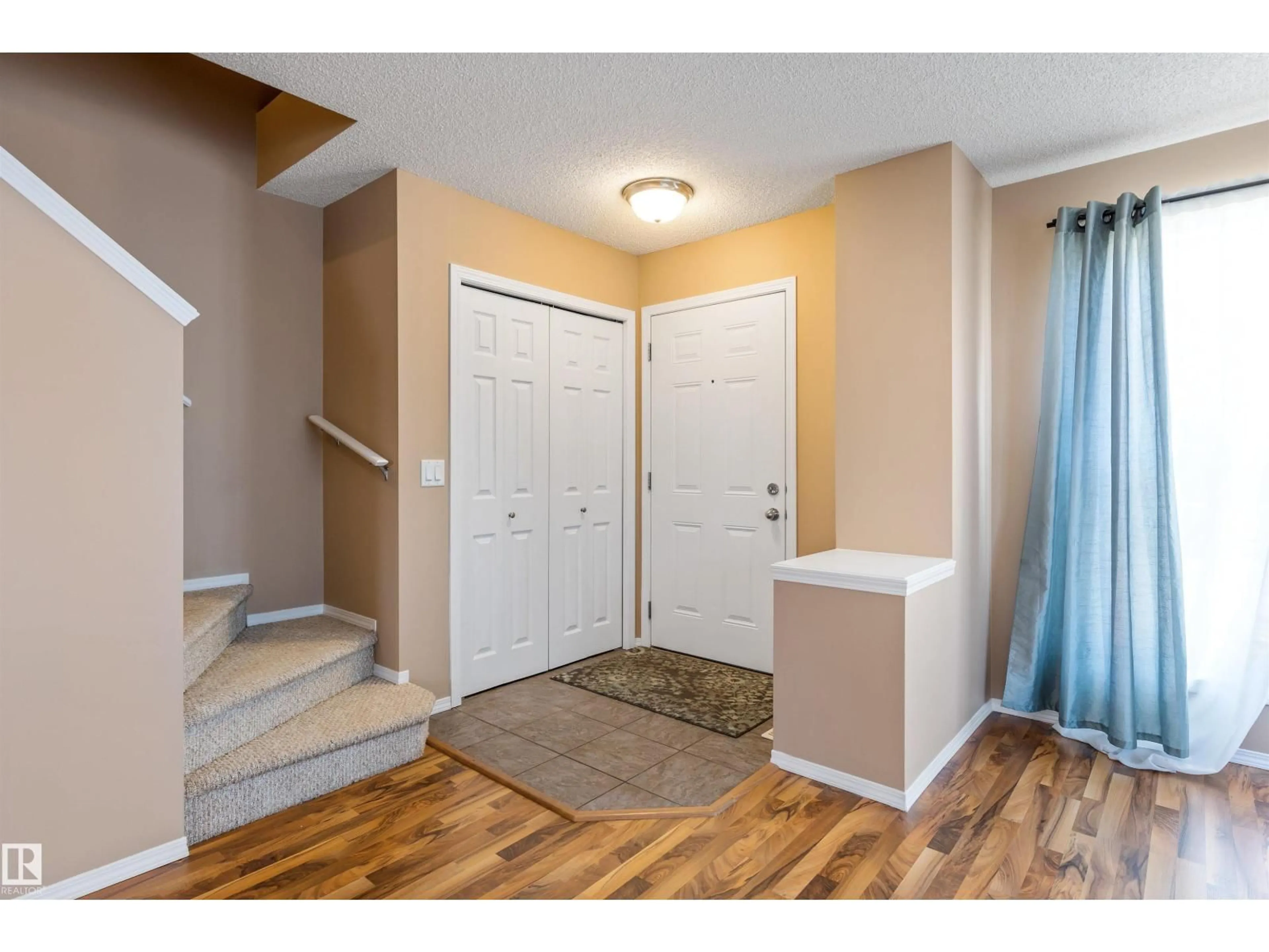 Indoor entryway for 4826 TERWILLEGAR CM, Edmonton Alberta T6R3H7