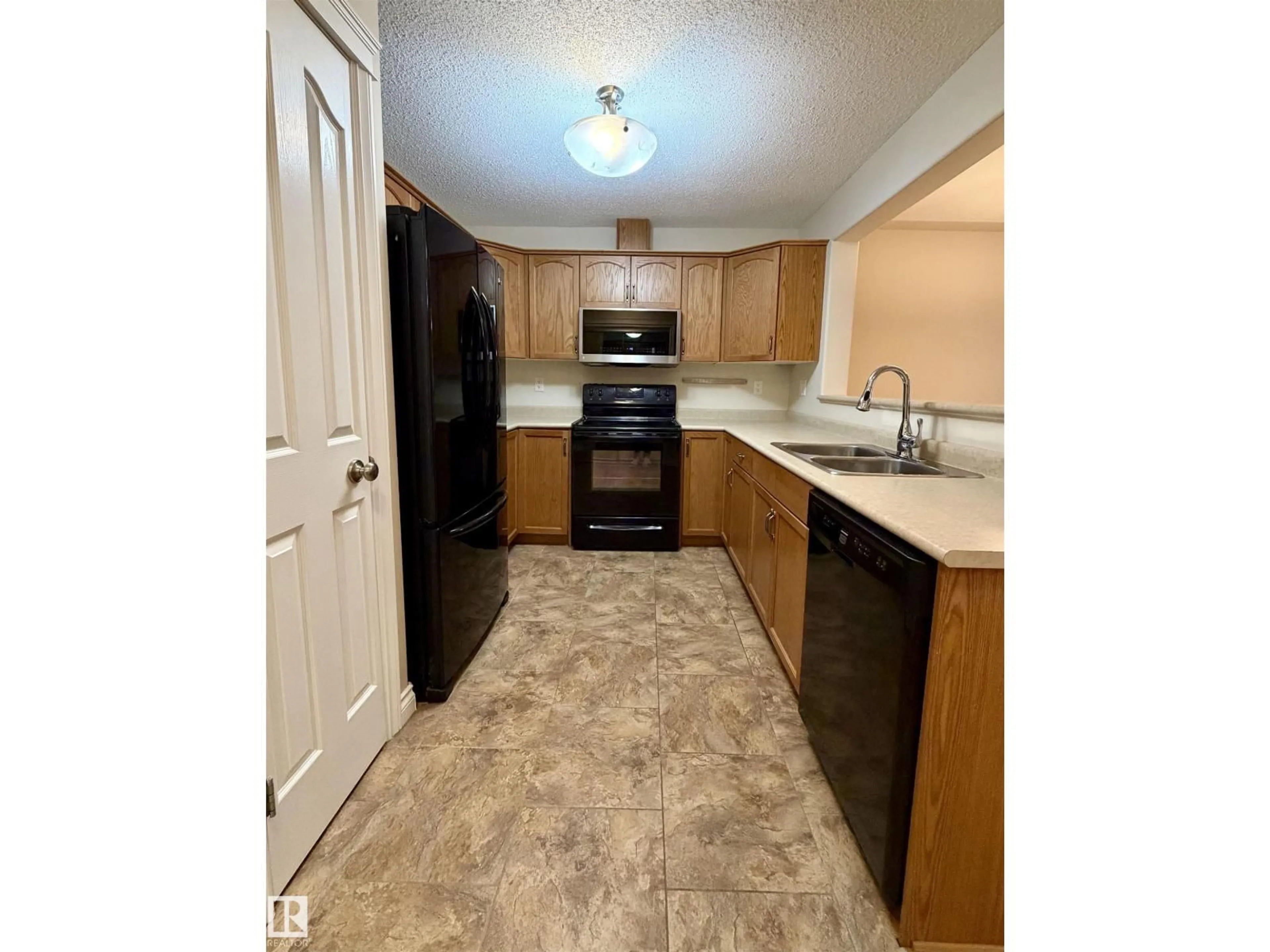 Standard kitchen, unknown for 118 GOLF COURSE RD, Stony Plain Alberta T7Z0C7