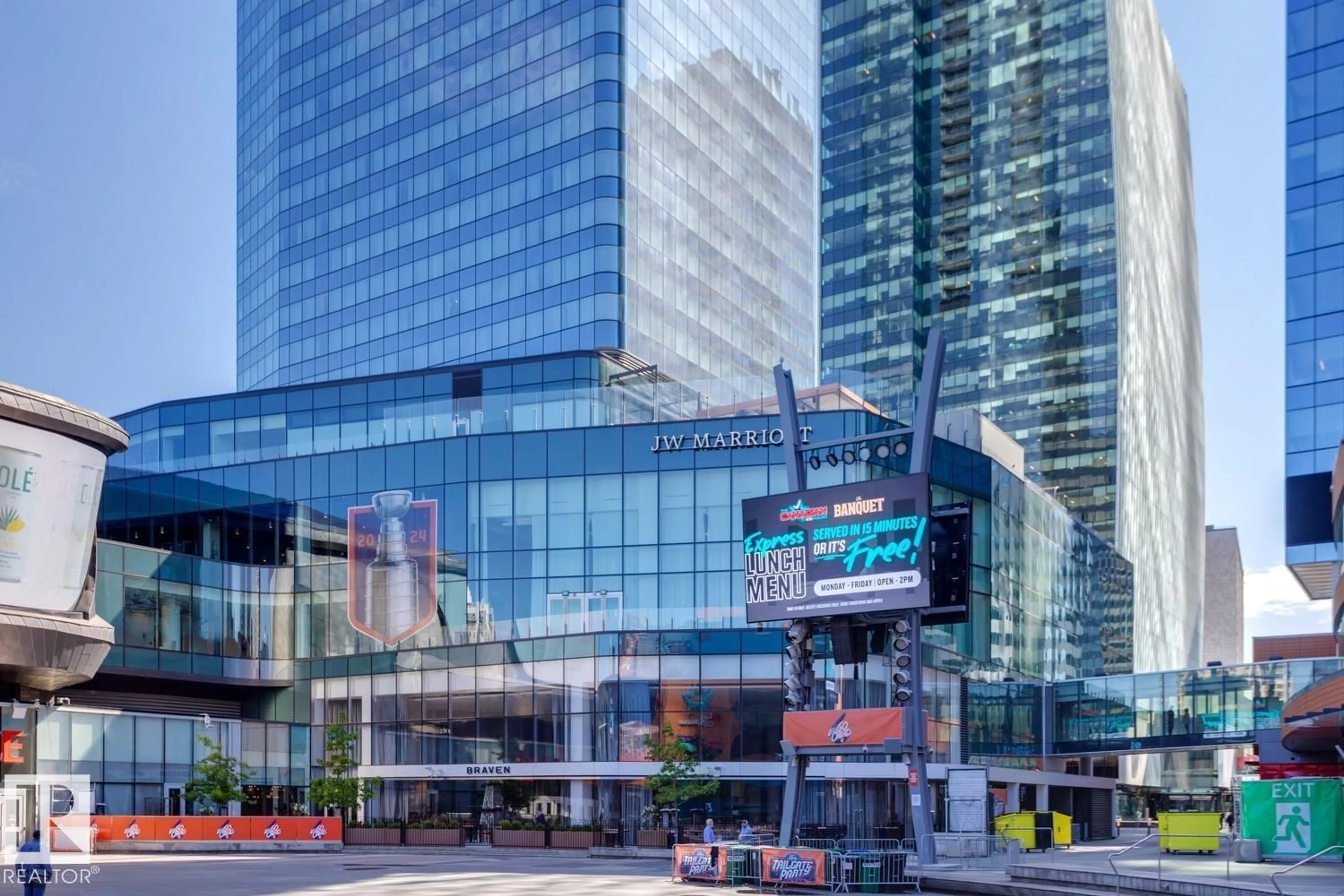 Indoor foyer for 10360 - 3307 102 ST, Edmonton Alberta T5J0K6