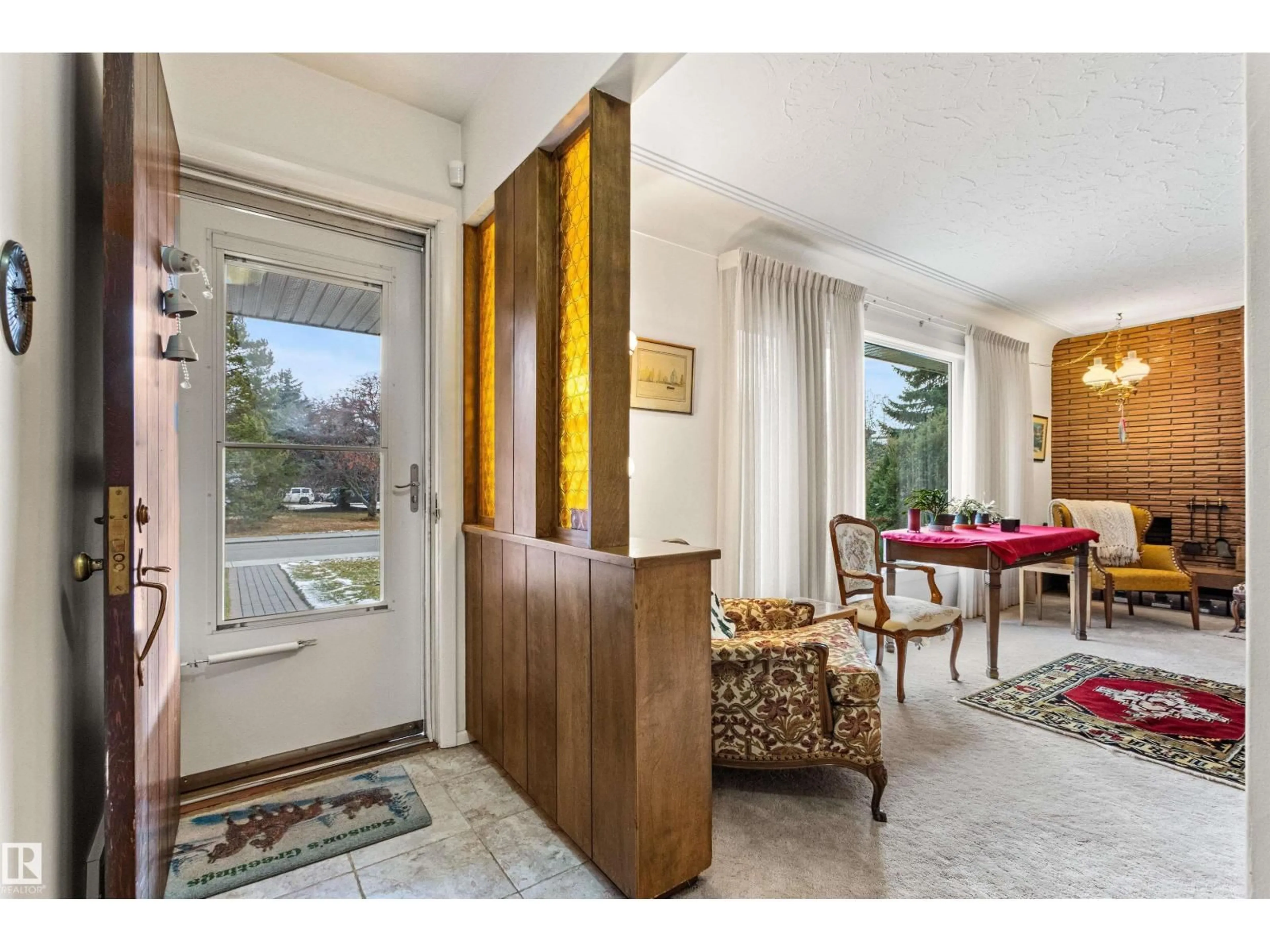 Indoor foyer for 8008 119 ST, Edmonton Alberta T6G2L4