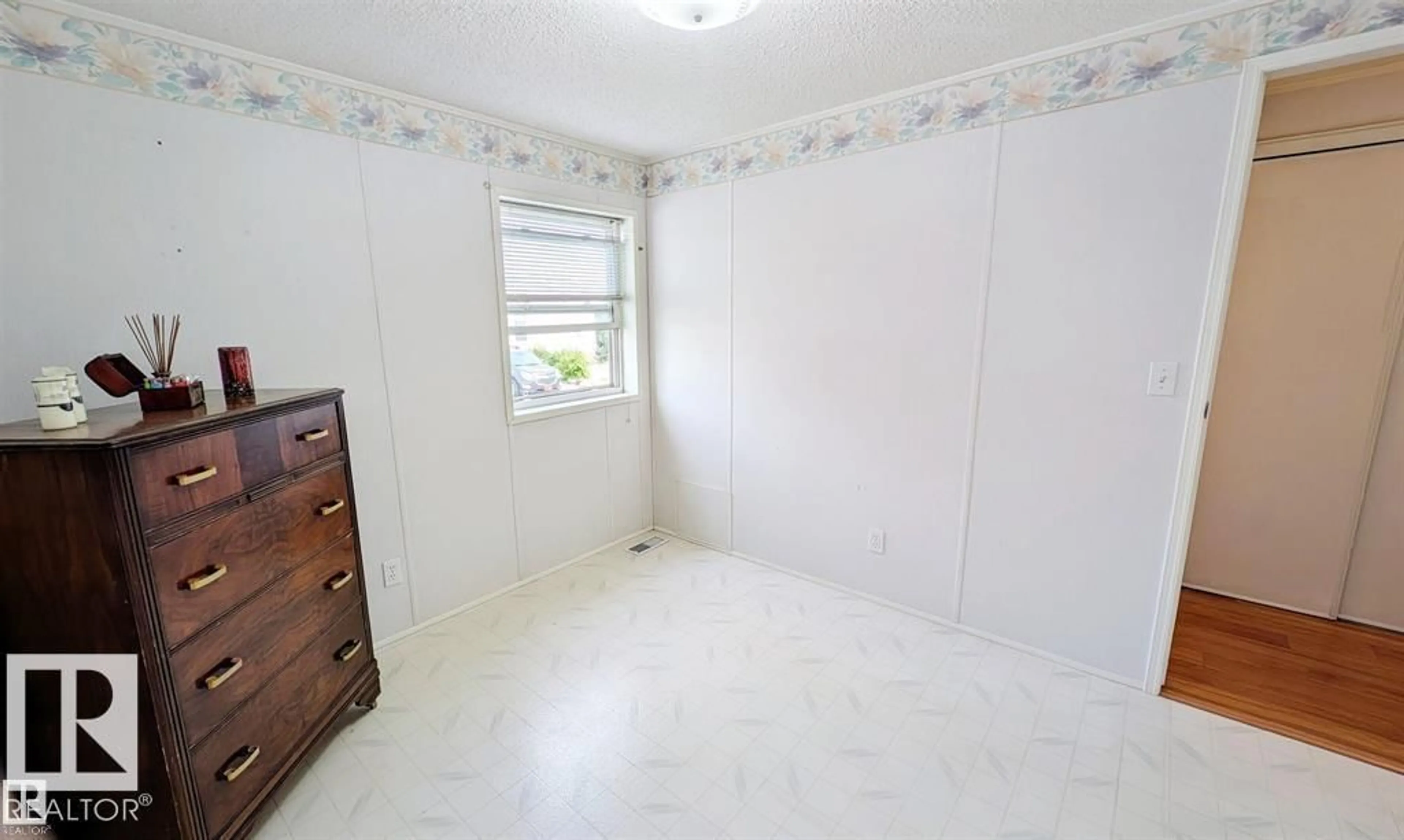A pic of a room for 1540 JUBILEE WD, Sherwood Park Alberta T8H1V2