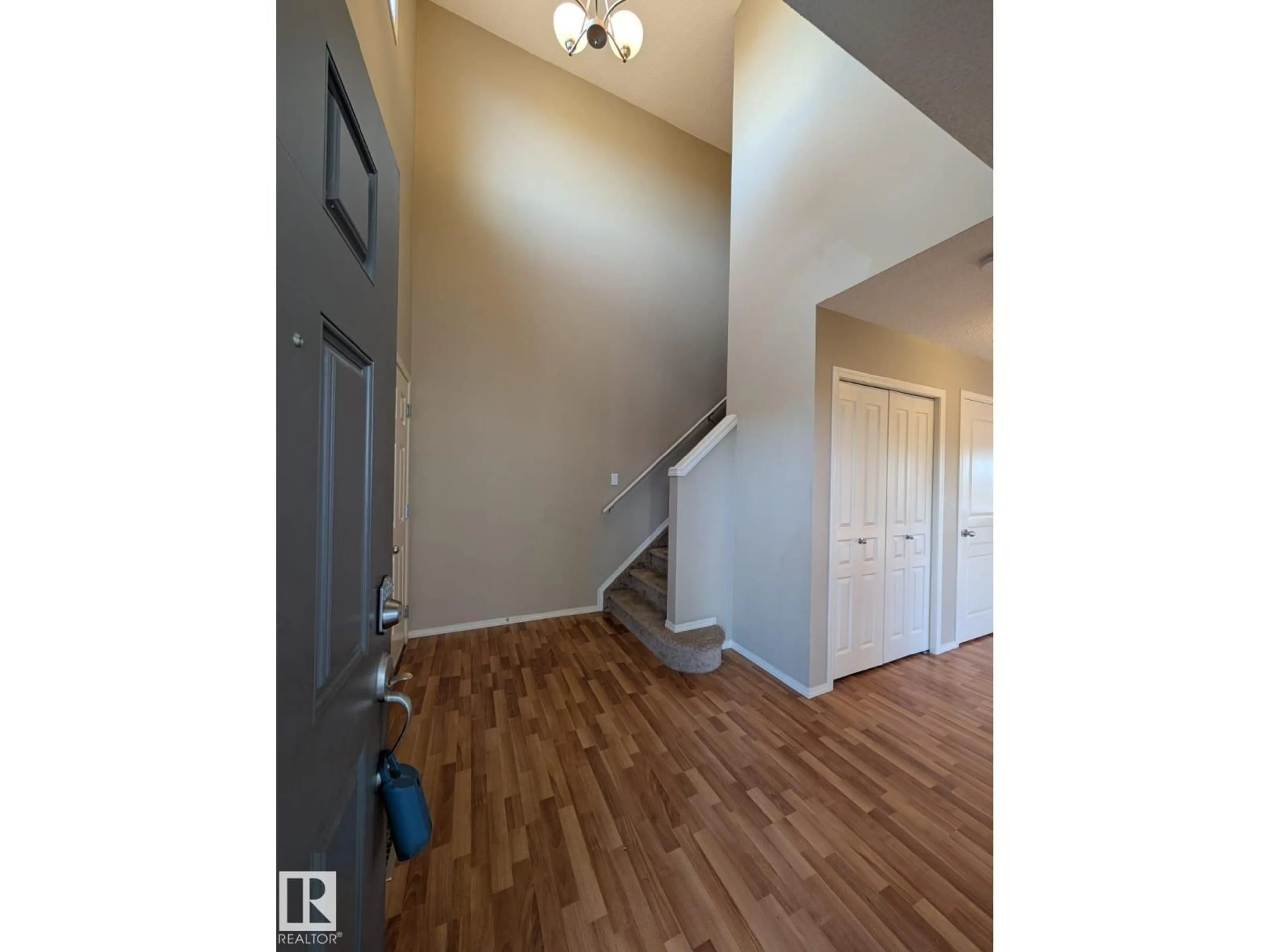 Indoor entryway for 198 BROOKVIEW WY, Stony Plain Alberta T7Z2X7