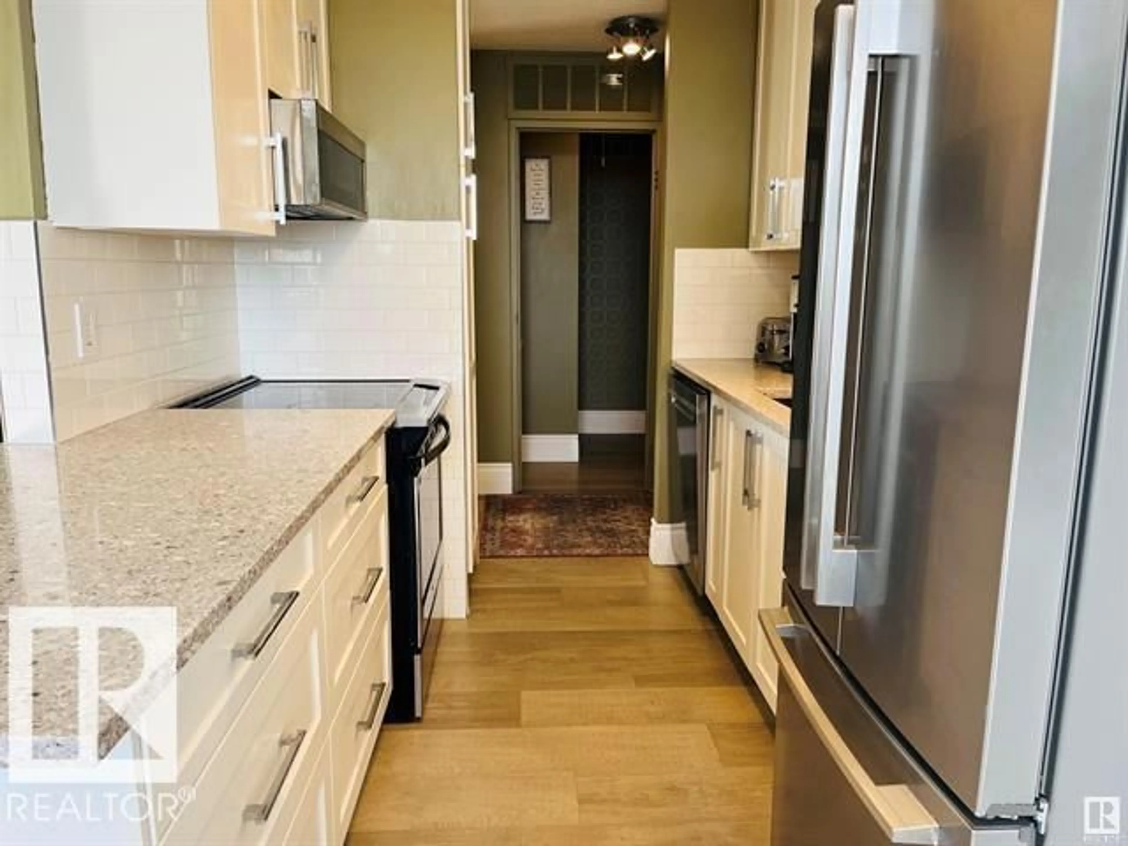 Standard kitchen, unknown for 207 - 9903 104 ST NW, Edmonton Alberta T5K0E4