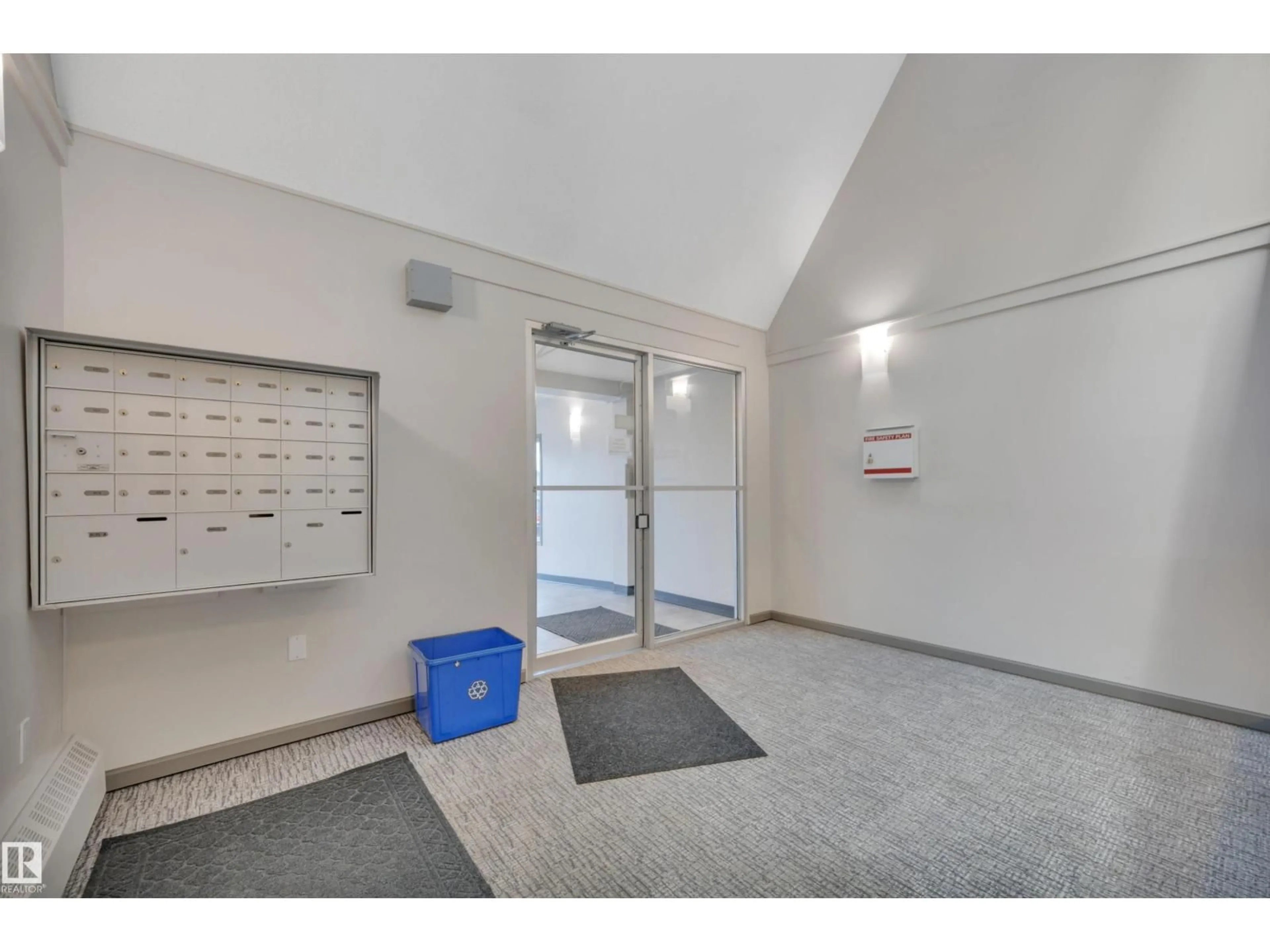 Indoor foyer for #203 - 11430 40 AV, Edmonton Alberta T6J0R5