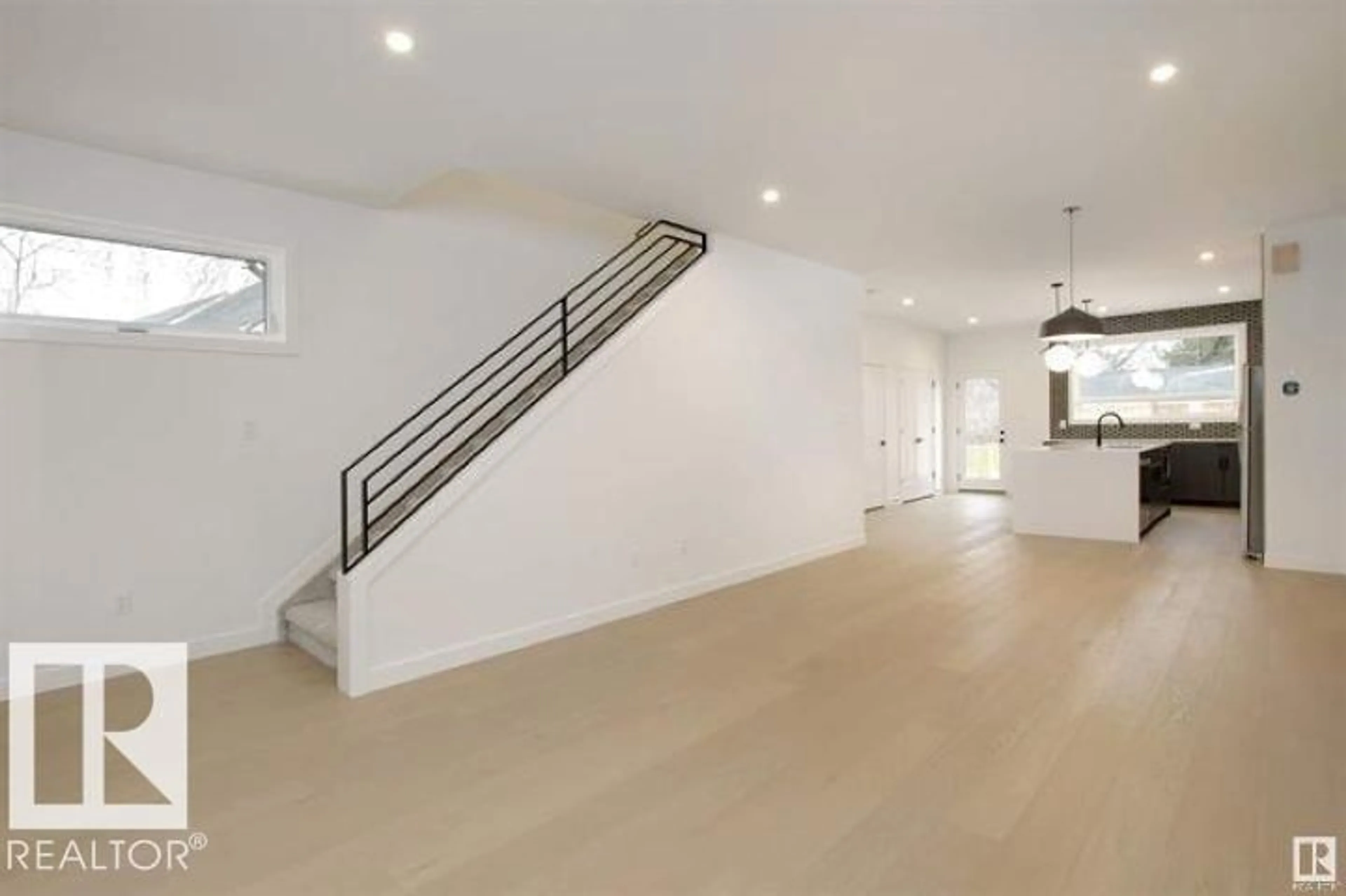 Indoor foyer for NW - 11016 132 ST, Edmonton Alberta T5M1E2