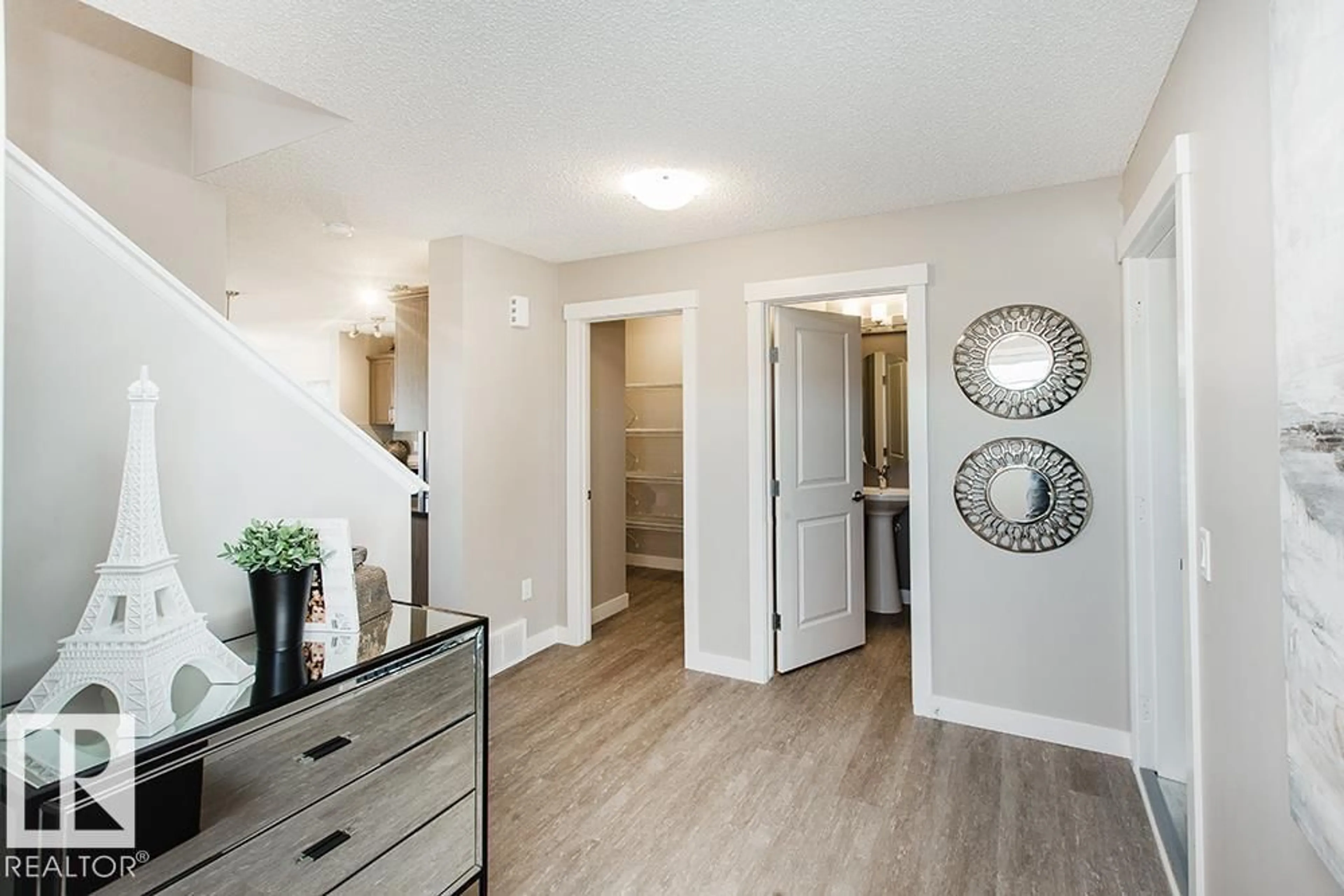 Indoor entryway for 199 SAVOY CR, Sherwood Park Alberta T8H1A8