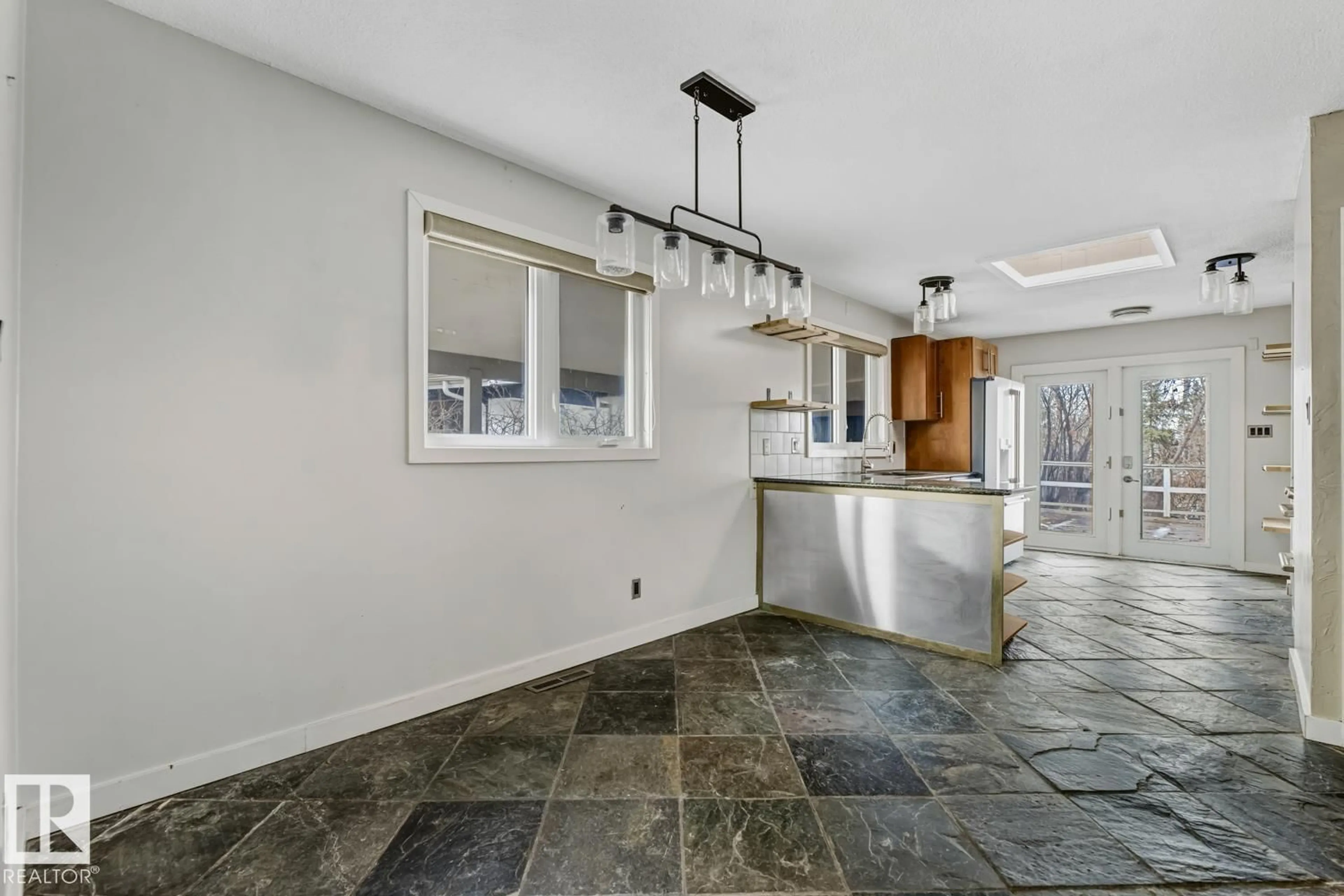 Open concept kitchen, ceramic/tile floor for 48 GLADSTONE CR, St. Albert Alberta T8N0W7