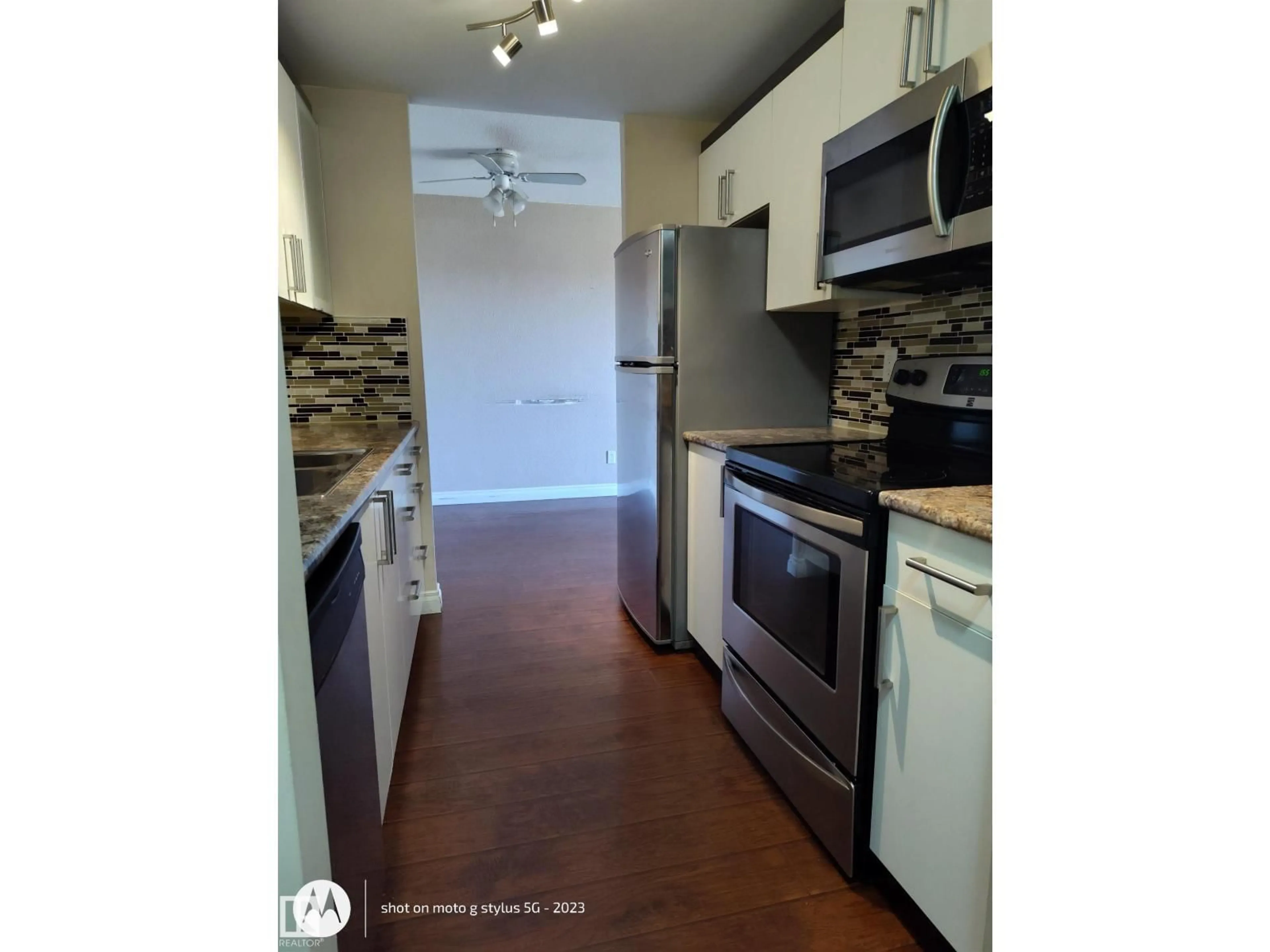 Standard kitchen, unknown for NW - 809 11211 85 ST, Edmonton Alberta T5R4T7